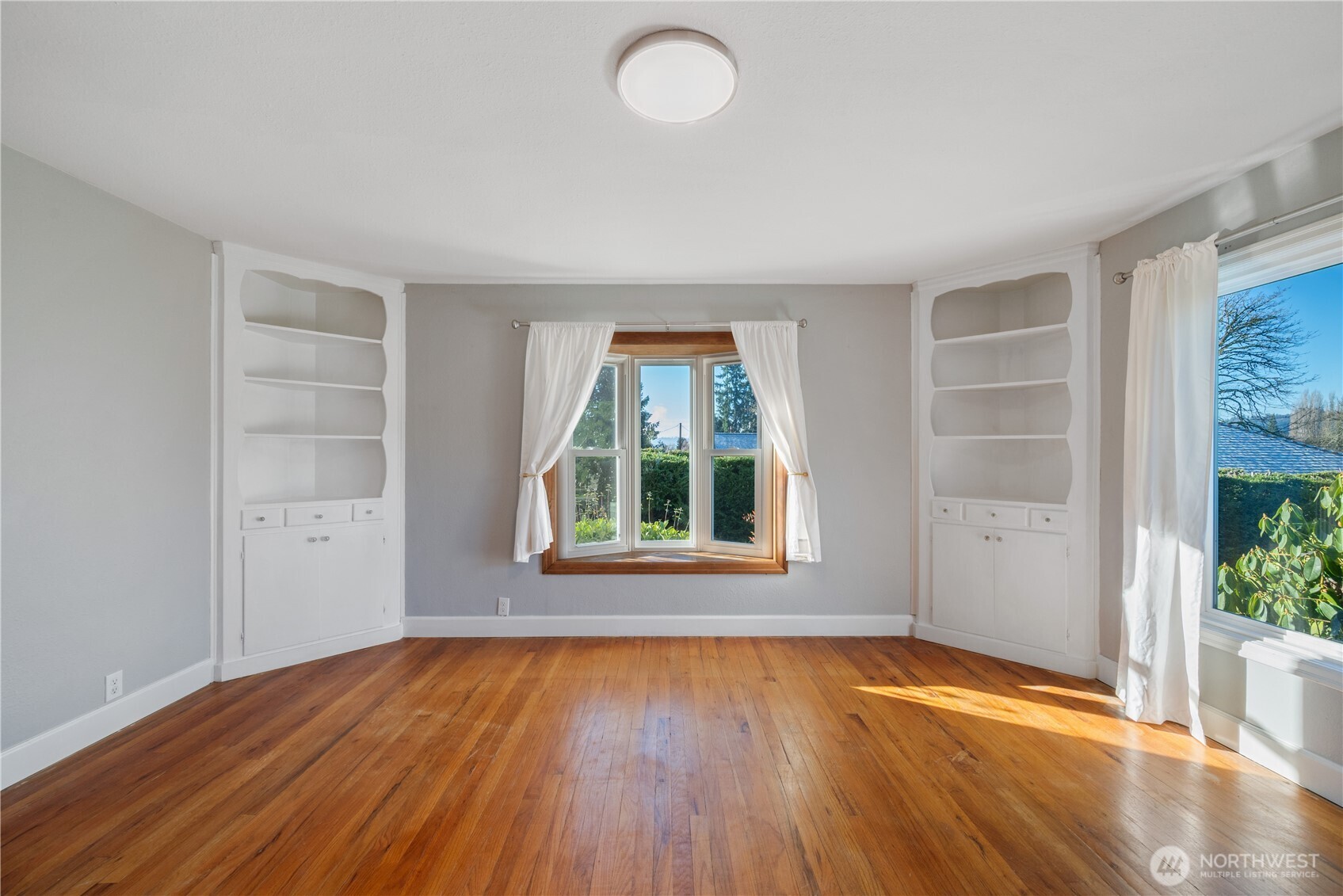 2 Country Club Drive Longview, WA 98632 - Photo 10 of 40 an empty room with wooden floor and windows