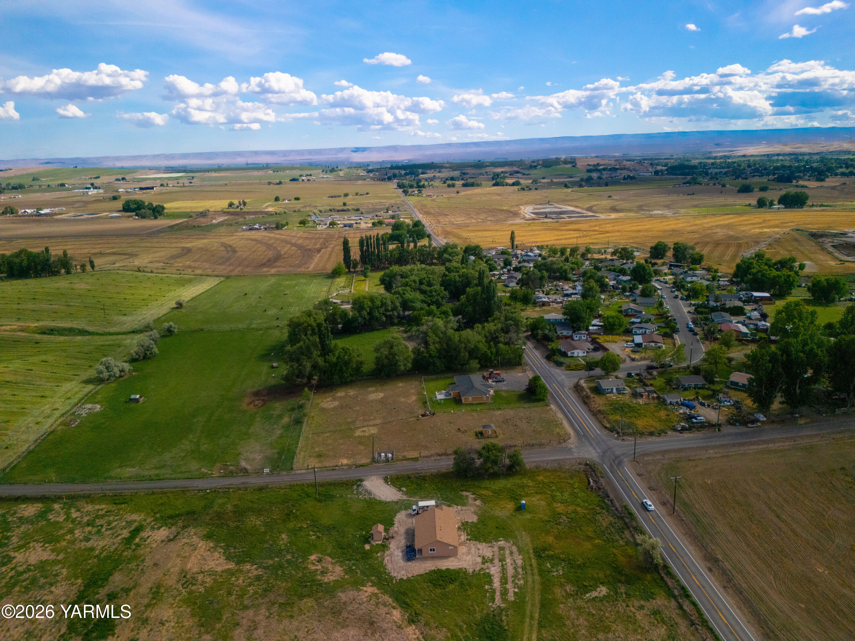 1811 Beam Road Granger, WA 98932 - Photo 24 of 26 a view of a city
