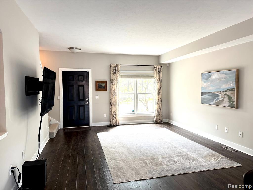 352 West Grand River Road East Lansing, MI 48823 - Photo 5 of 15