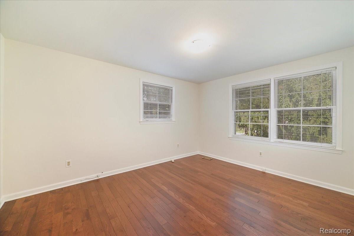 2235 West Maple Road Birmingham, MI 48009 - Photo 16 of 33 21-Bedroom.jpg