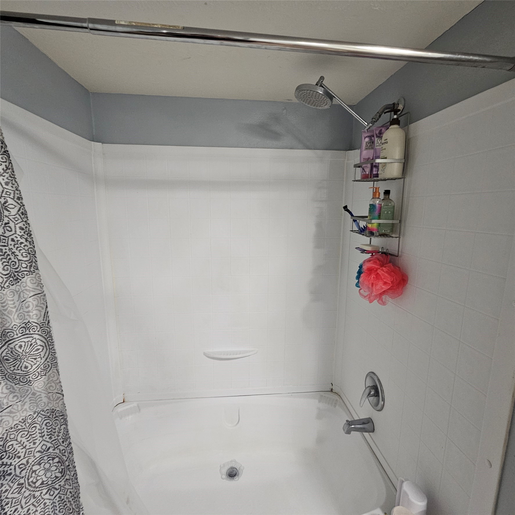 139 Malcom Street Ames, TX 77575 - Photo 13 of 26 a bathroom with a bath tub