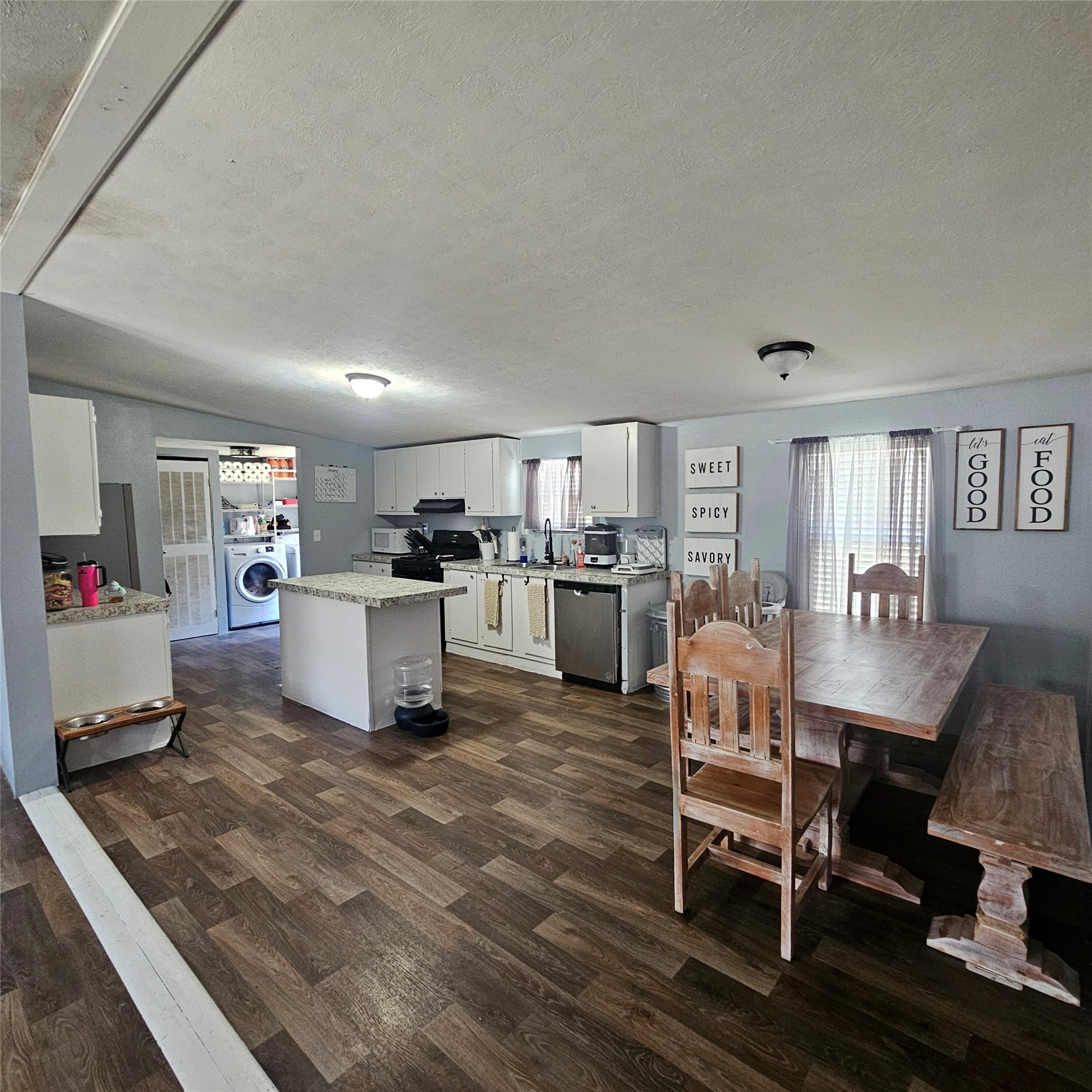 139 Malcom Street Ames, TX 77575 - Photo 19 of 26 a living room with furniture and kitchen view
