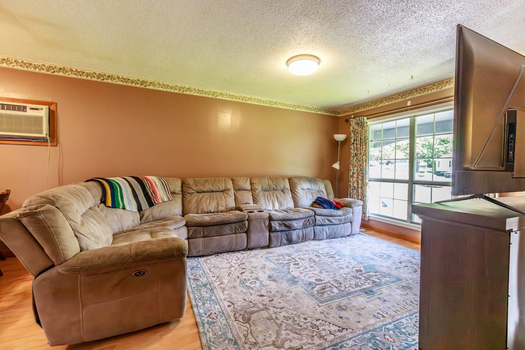 48 Carriage Hill Road Brattleboro, VT 05301 - Photo 3 of 38