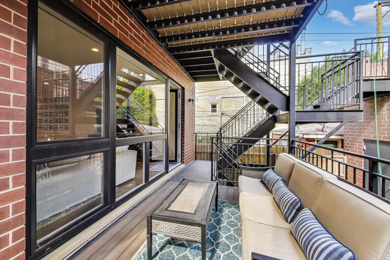 1474 West Ohio Street, Unit 1 Chicago, IL 60642 - Photo 31 of 37 a view of an chairs and tables in the balcony