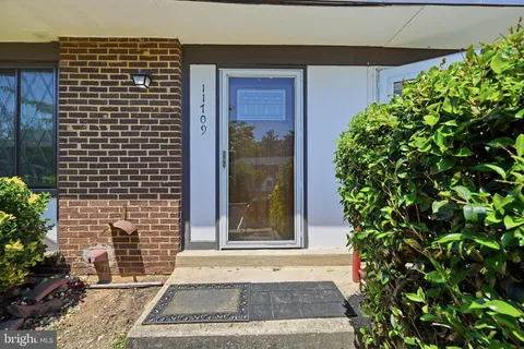$320,000 | 11709 Ashworth Court, Germantown, MD 20876