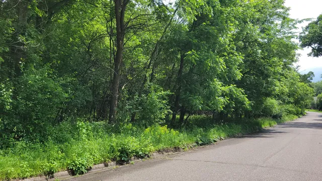 $400,000 | 4893 Woodhurst Lane, Minnetonka, MN 55345