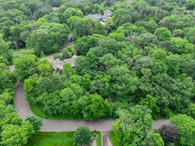 $400,000 | 4893 Woodhurst Lane, Minnetonka, MN 55345