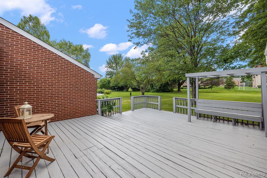 2910 Walbridge Road Rochester Hills, MI 48307 - Photo 3 of 38
