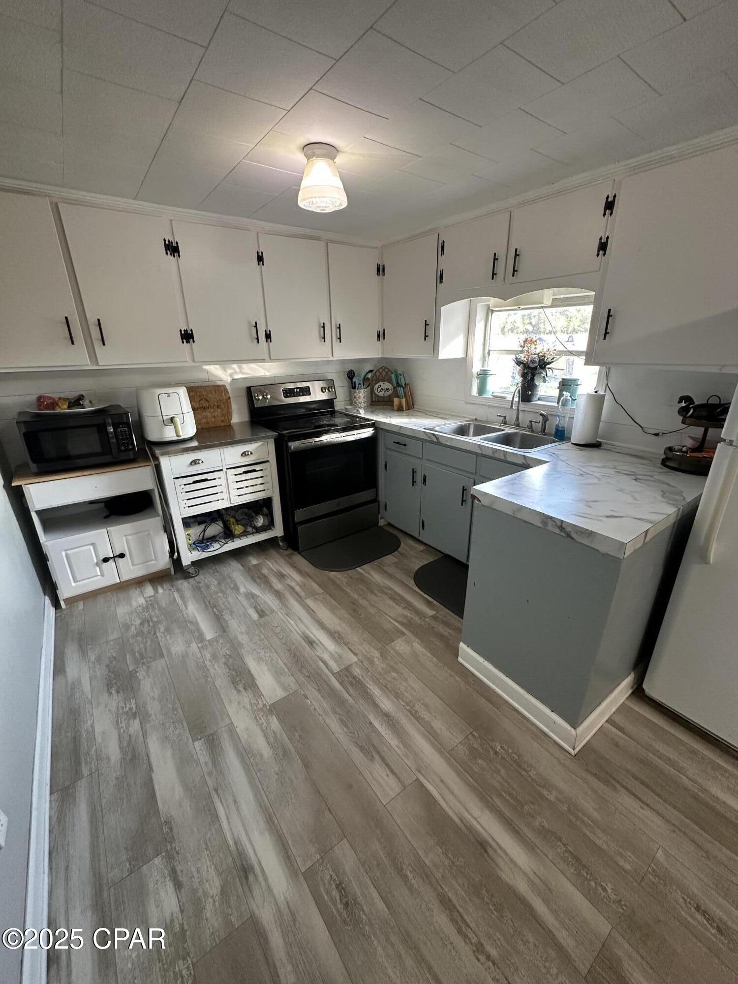 7135 Hamilton Road Grand Ridge, FL 32442 - Photo 5 of 15