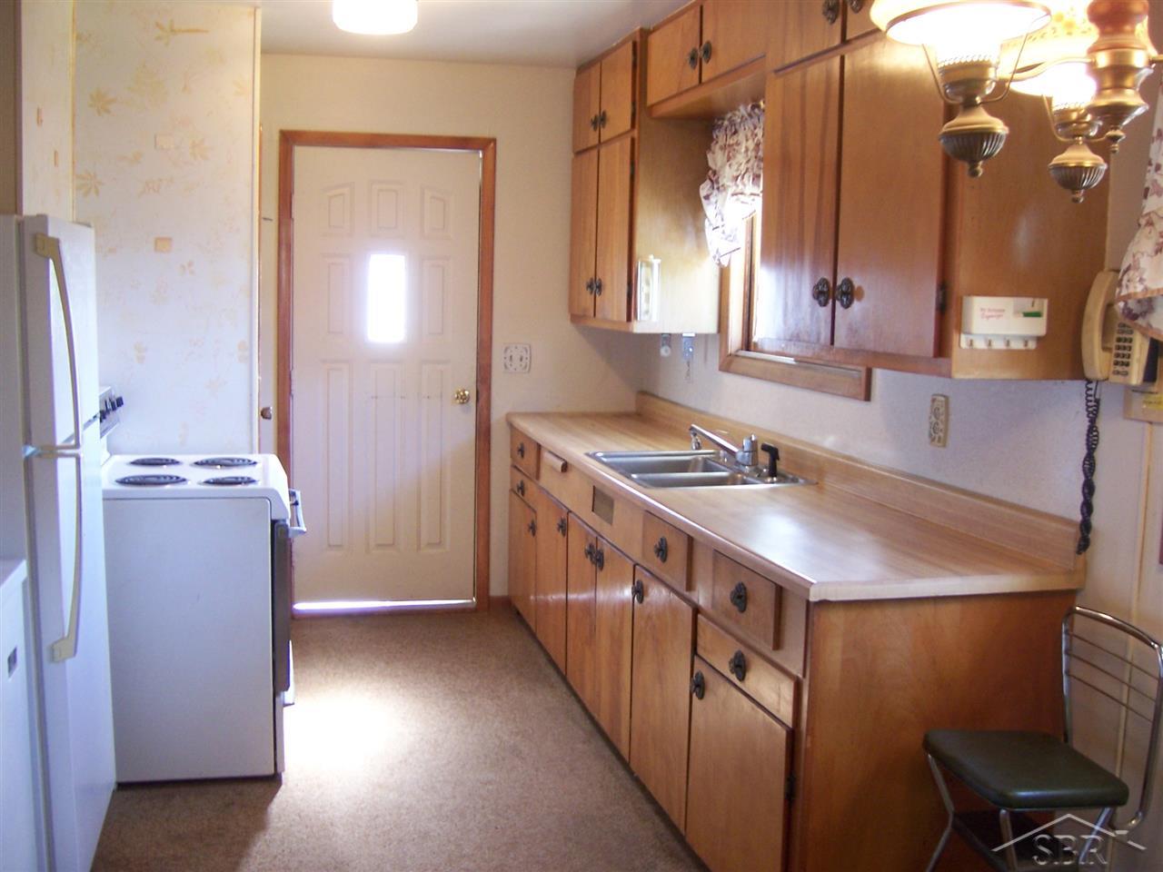 1179 Gabel Road Saginaw, MI 48601 - Photo 2 of 7 31296955-1.JPG