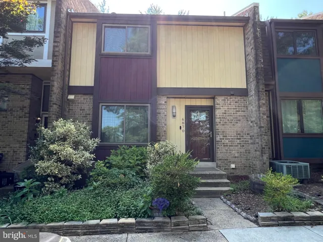 a view of an house with backyard porch and furniture