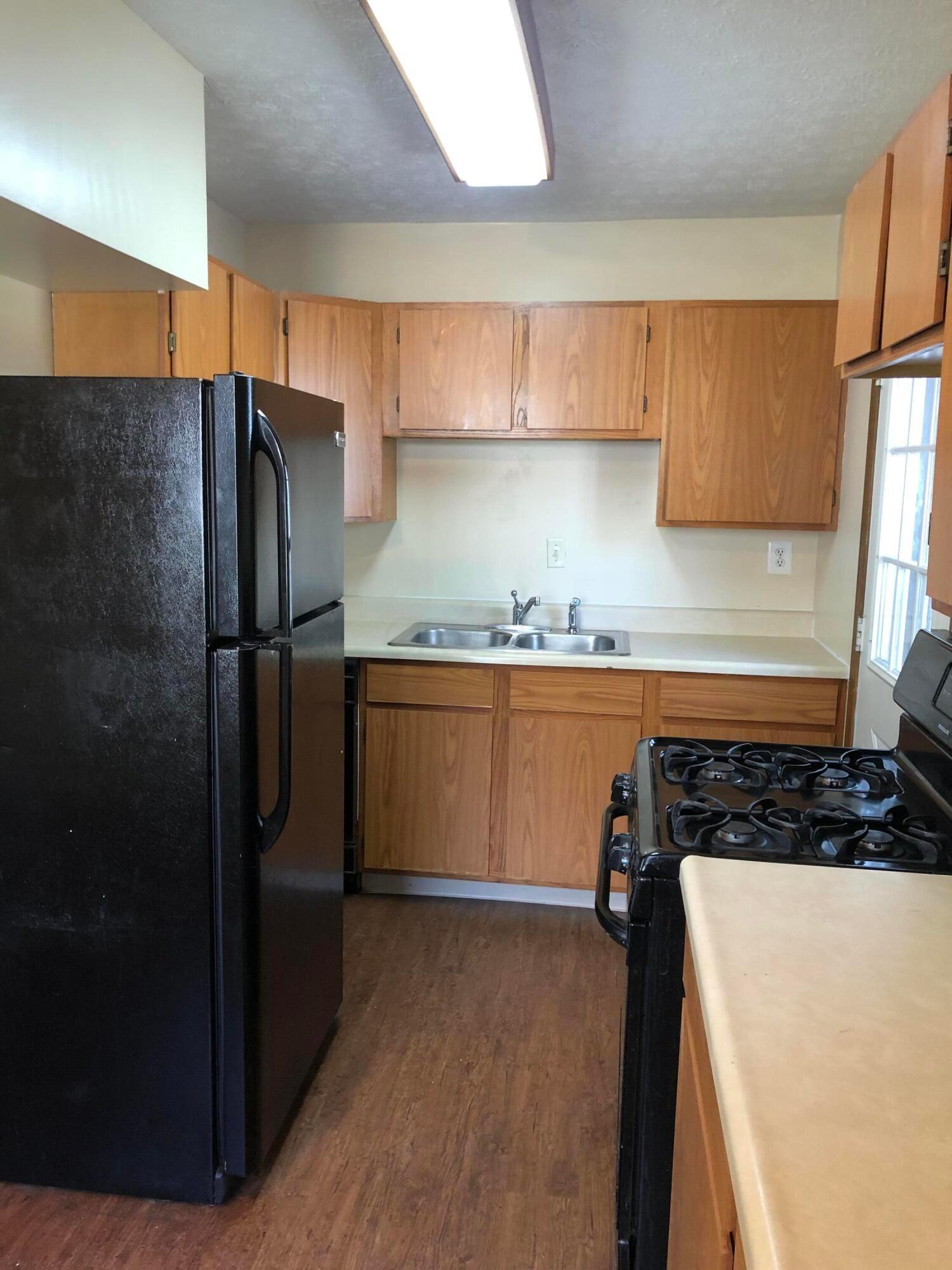 885 Exeter Road Columbus, OH 43213 - Photo 11 of 30