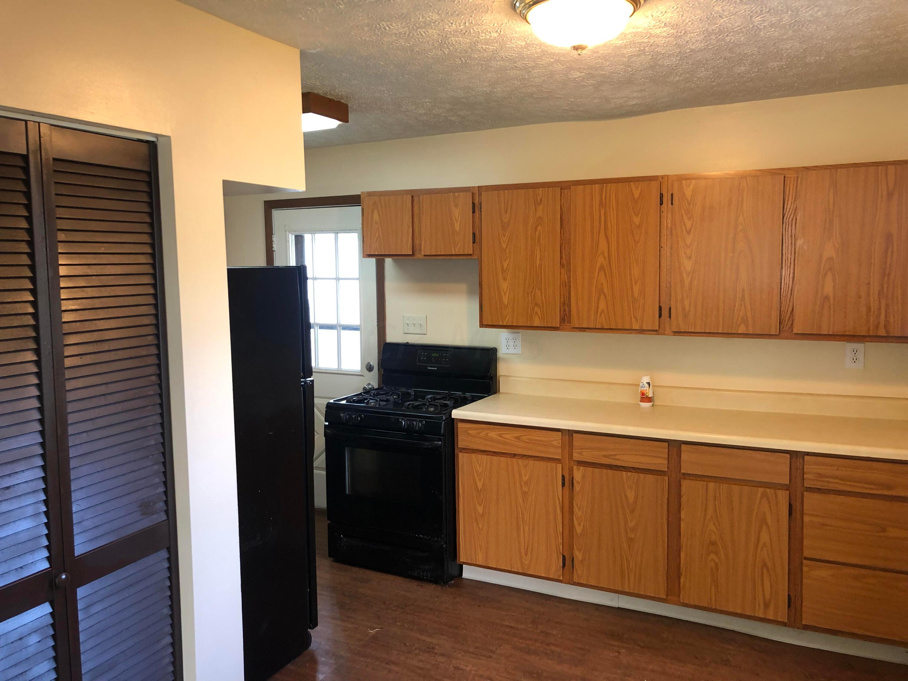 885 Exeter Road Columbus, OH 43213 - Photo 12 of 30