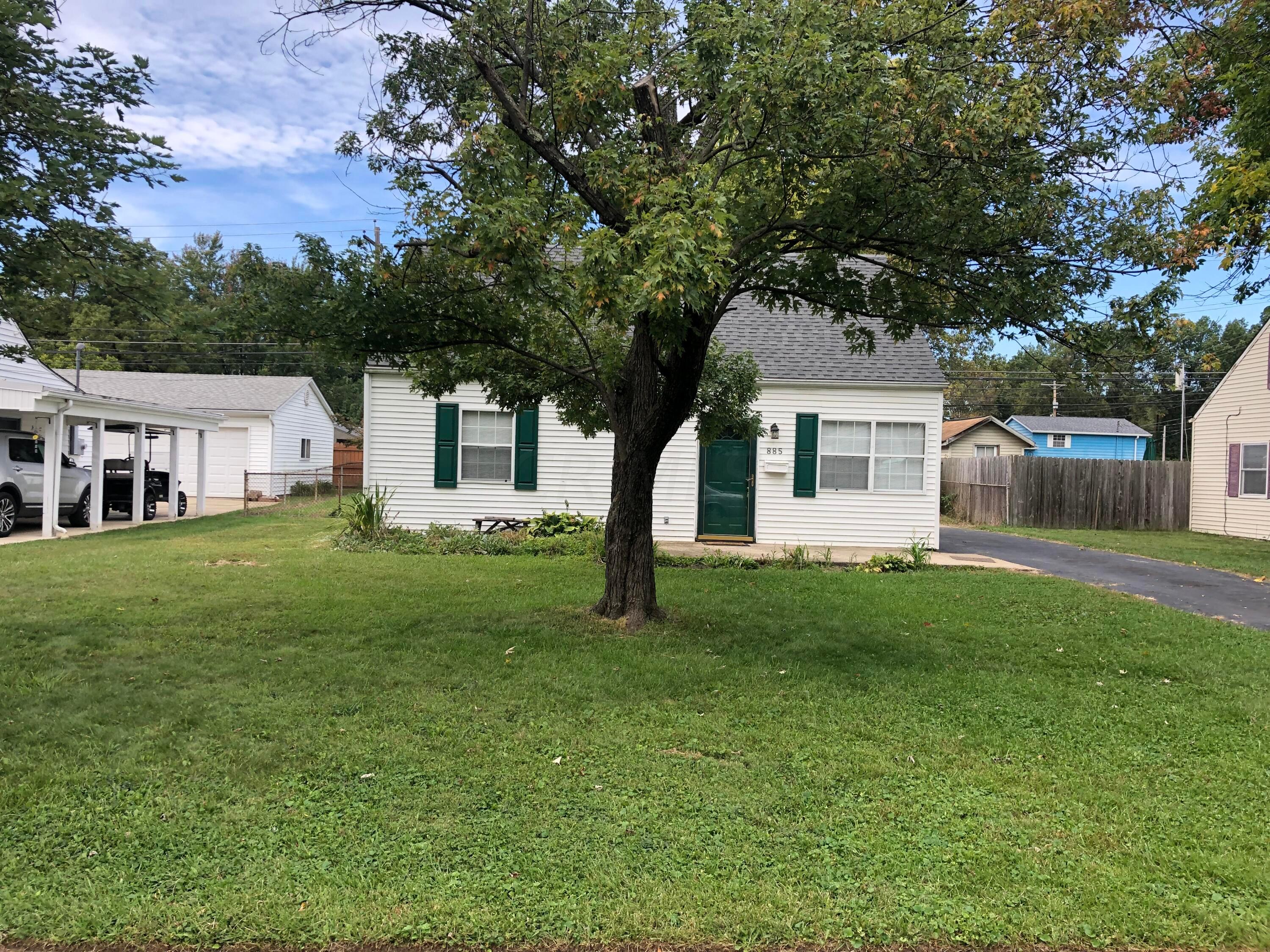 885 Exeter Road Columbus, OH 43213 - Photo 2 of 30
