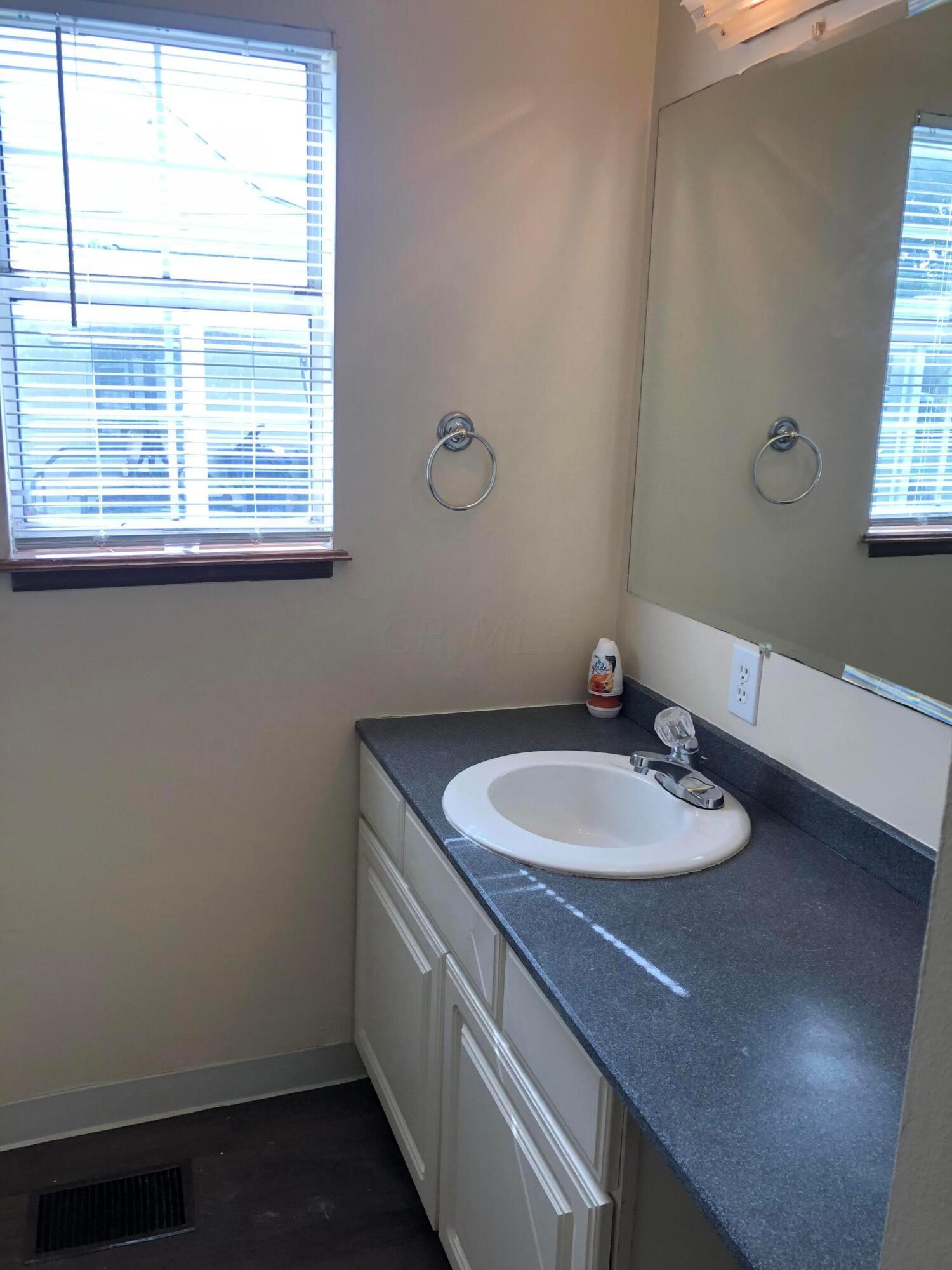 885 Exeter Road Columbus, OH 43213 - Photo 22 of 30