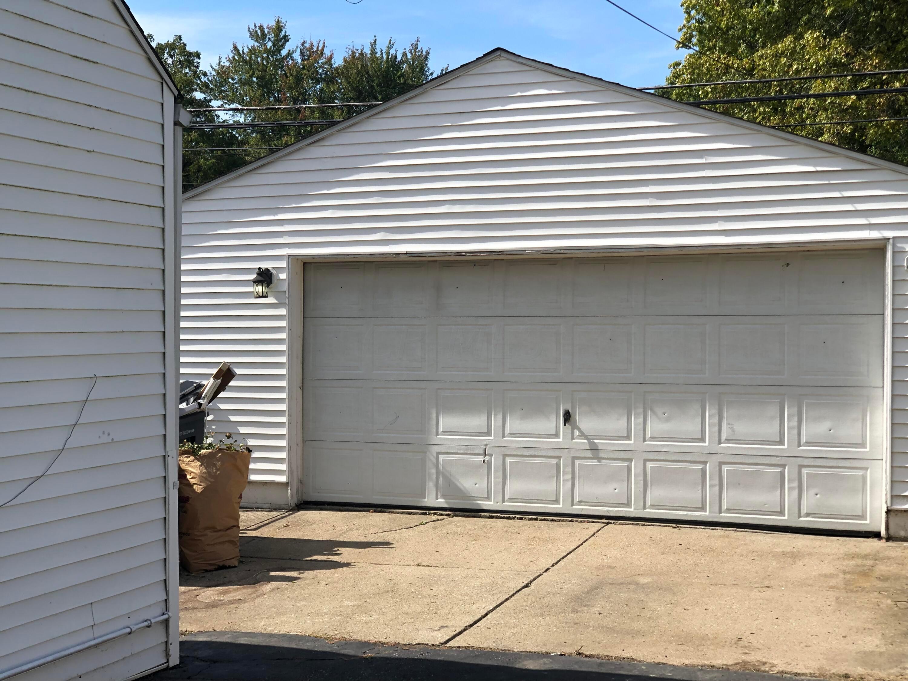 885 Exeter Road Columbus, OH 43213 - Photo 5 of 30