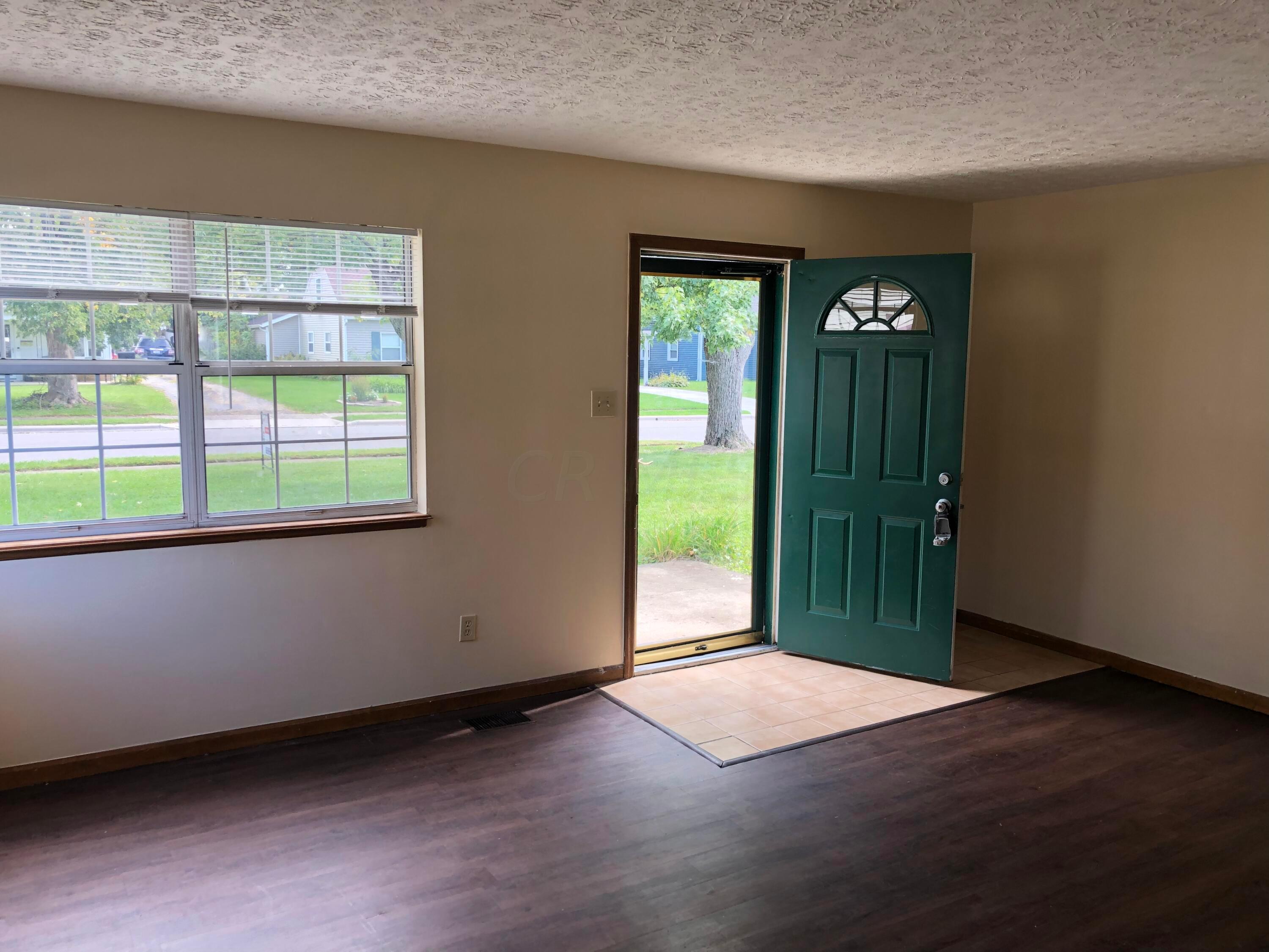 885 Exeter Road Columbus, OH 43213 - Photo 8 of 30