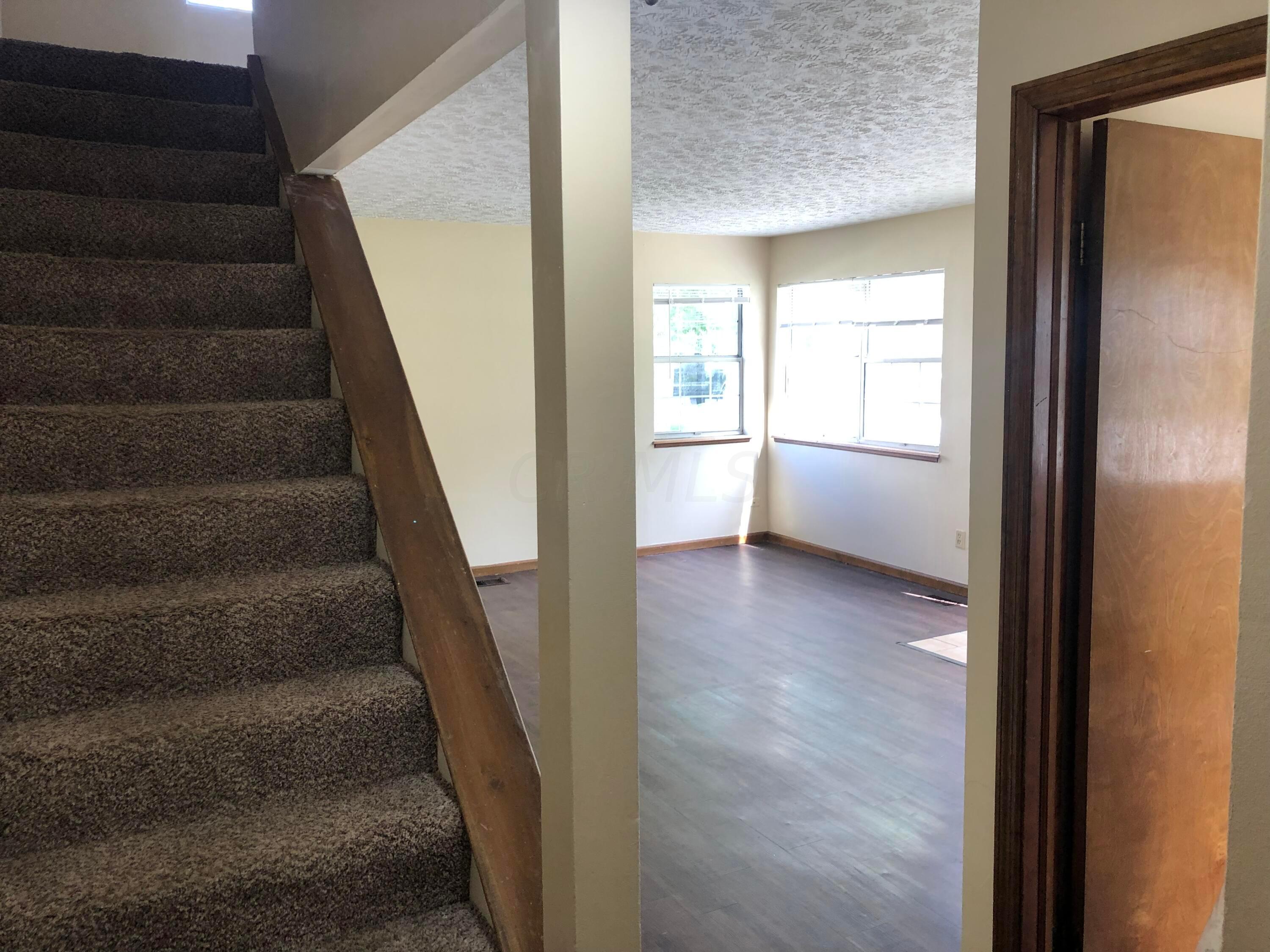885 Exeter Road Columbus, OH 43213 - Photo 9 of 30