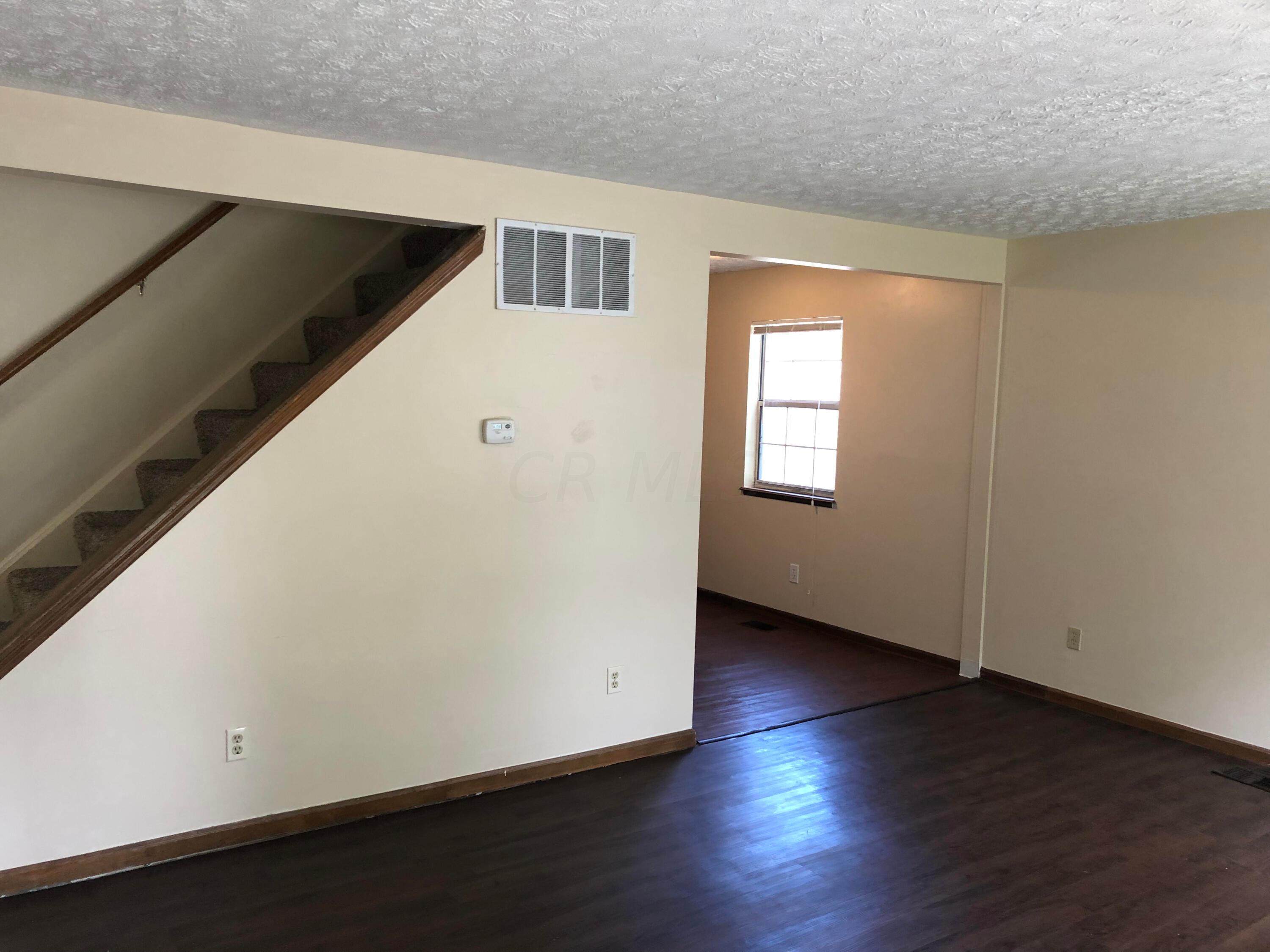 885 Exeter Road Columbus, OH 43213 - Photo 10 of 30