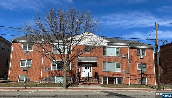 $1,850 | 215 Valley Boulevard, Unit 2, Wood-Ridge, NJ 07075