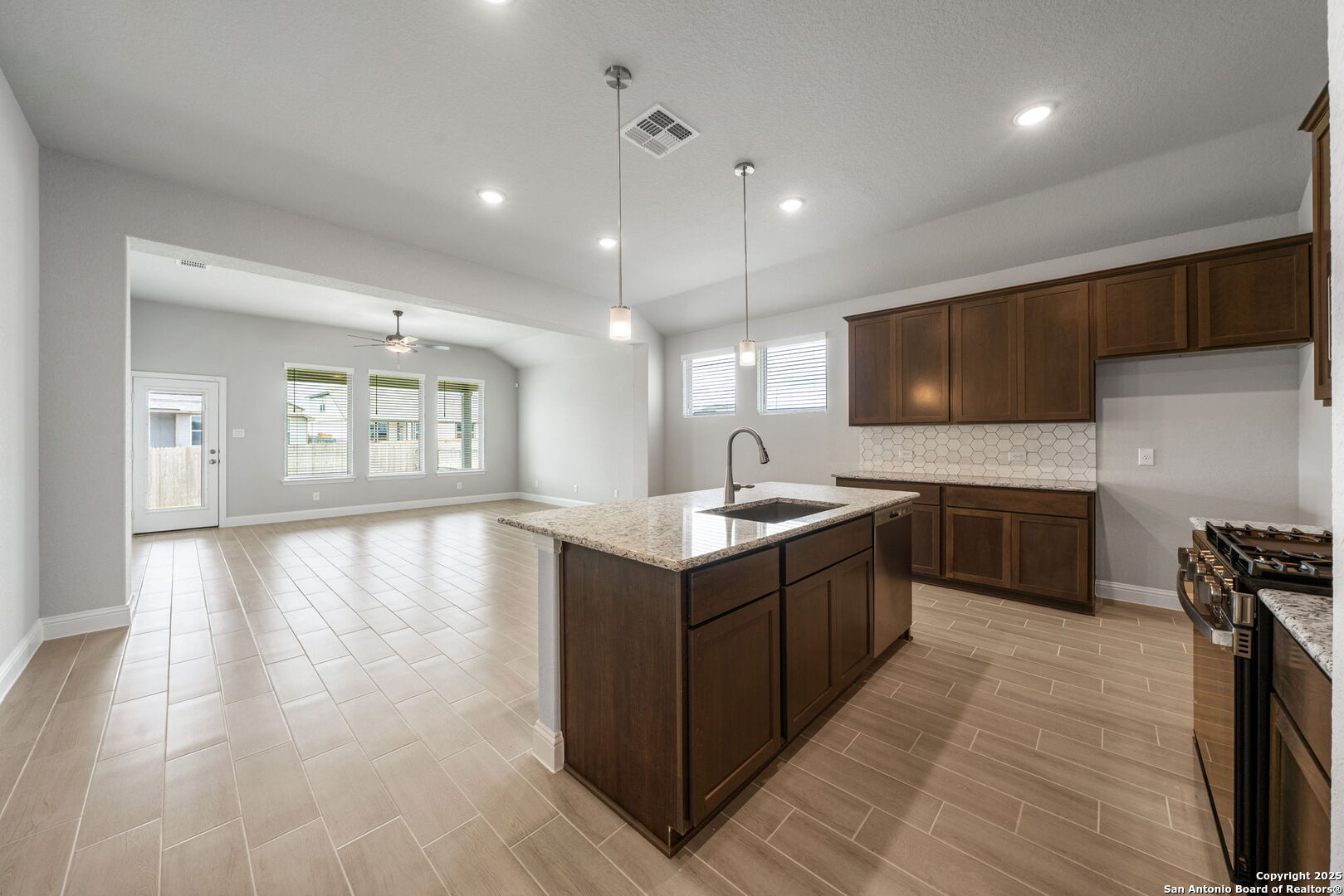 6739 Velma Path San Antonio, TX 78253 - Photo 6 of 20