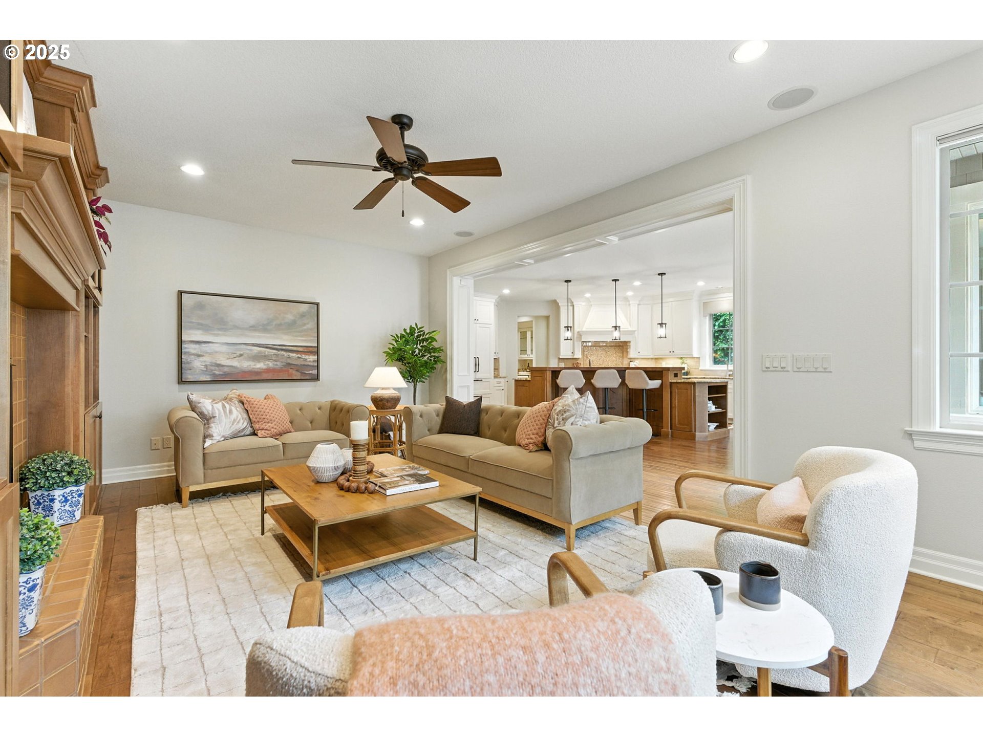 784 3rd Street Lake Oswego, OR 97034 - Photo 19 of 48 a living room with furniture