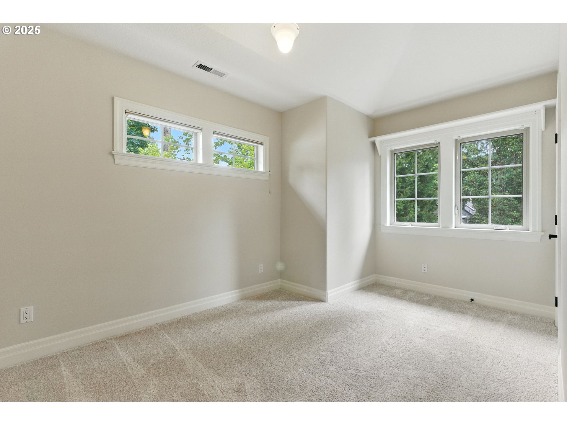 784 3rd Street Lake Oswego, OR 97034 - Photo 30 of 48 an empty room with windows