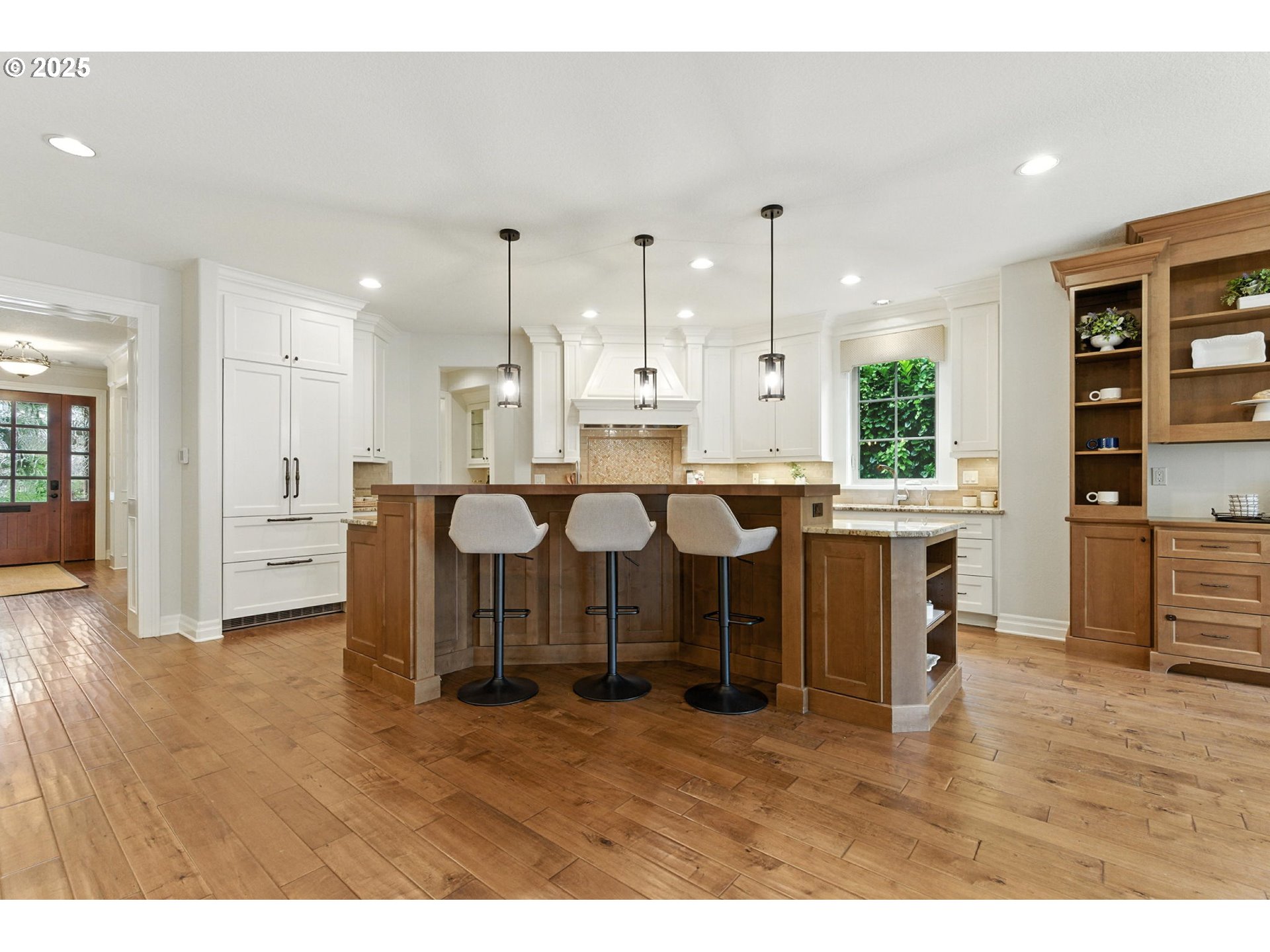 784 3rd Street Lake Oswego, OR 97034 - Photo 7 of 48 a large kitchen with a table and chairs