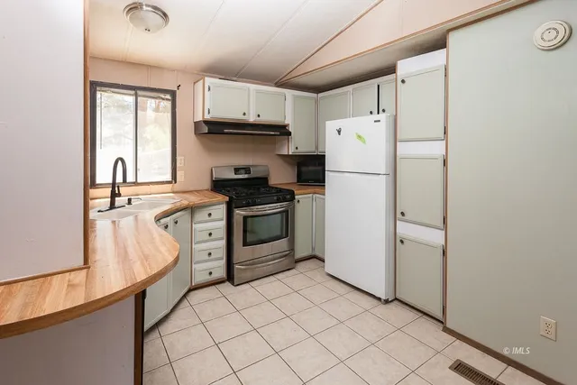 $825,000 | 980 Shahar Avenue, Lone Pine, CA 93545