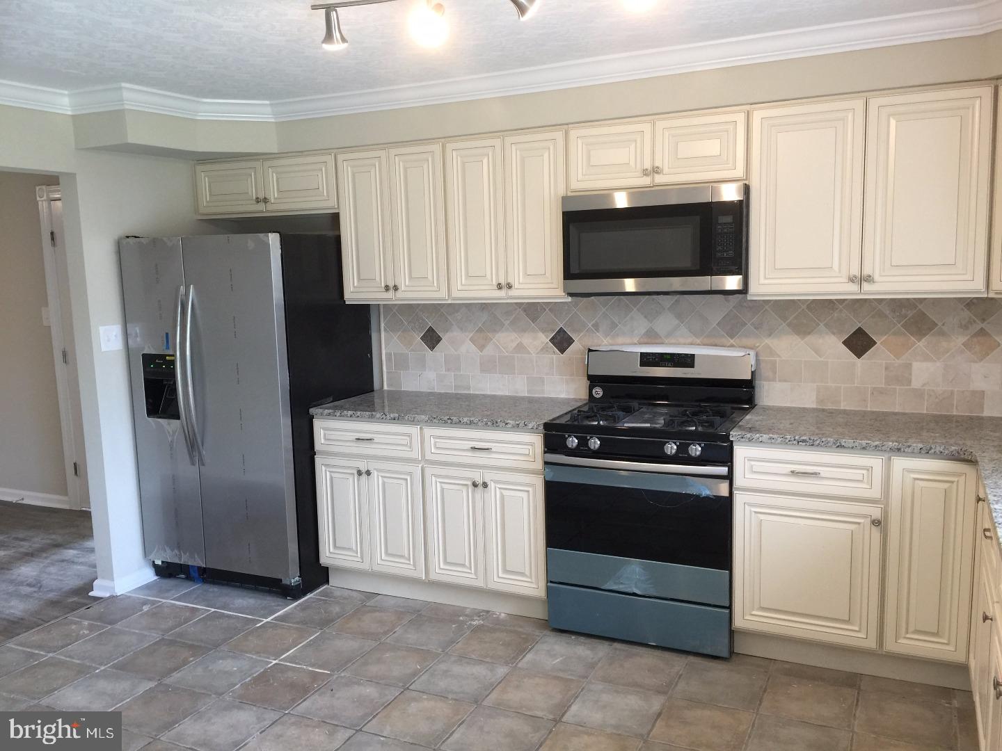 224 Creek Road Bellmawr, NJ 08031 - Photo 4 of 19