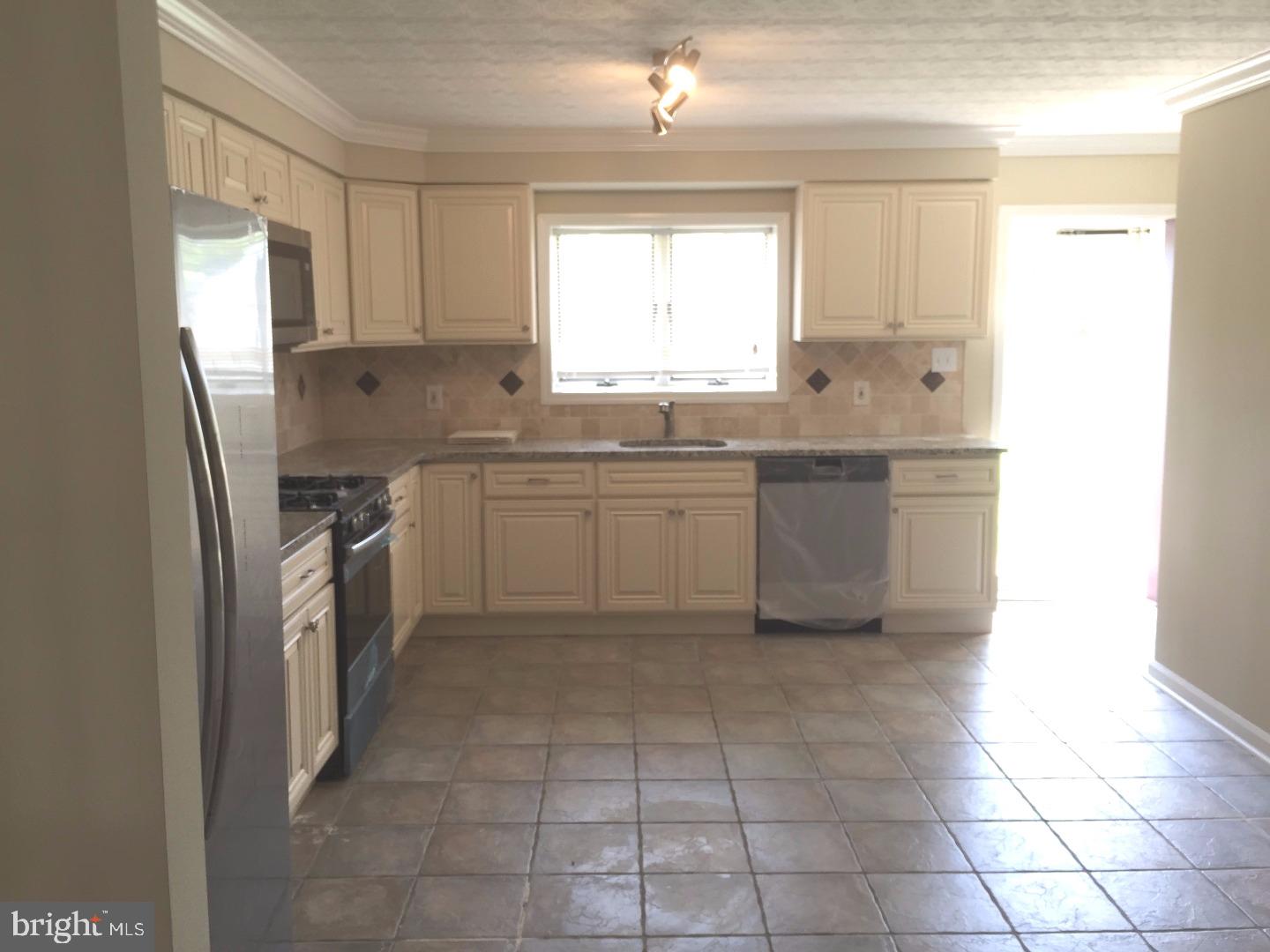 224 Creek Road Bellmawr, NJ 08031 - Photo 5 of 19