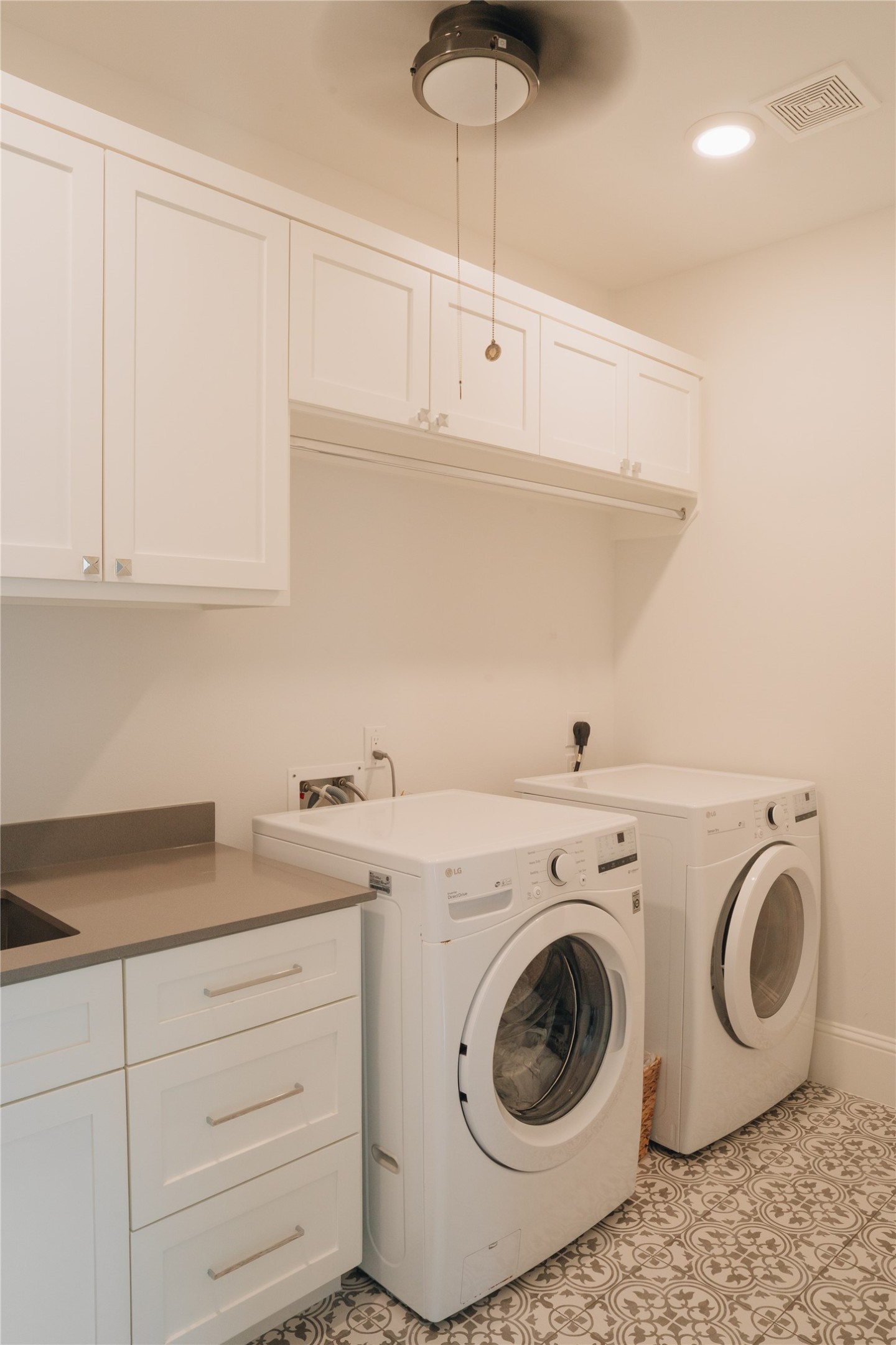 3817 Aberdeen Way Houston, TX 77025 - Photo 36 of 45 Large laundry room upstairs with hanging bar, sink, counter space, and fan for quick air drying your clothes.