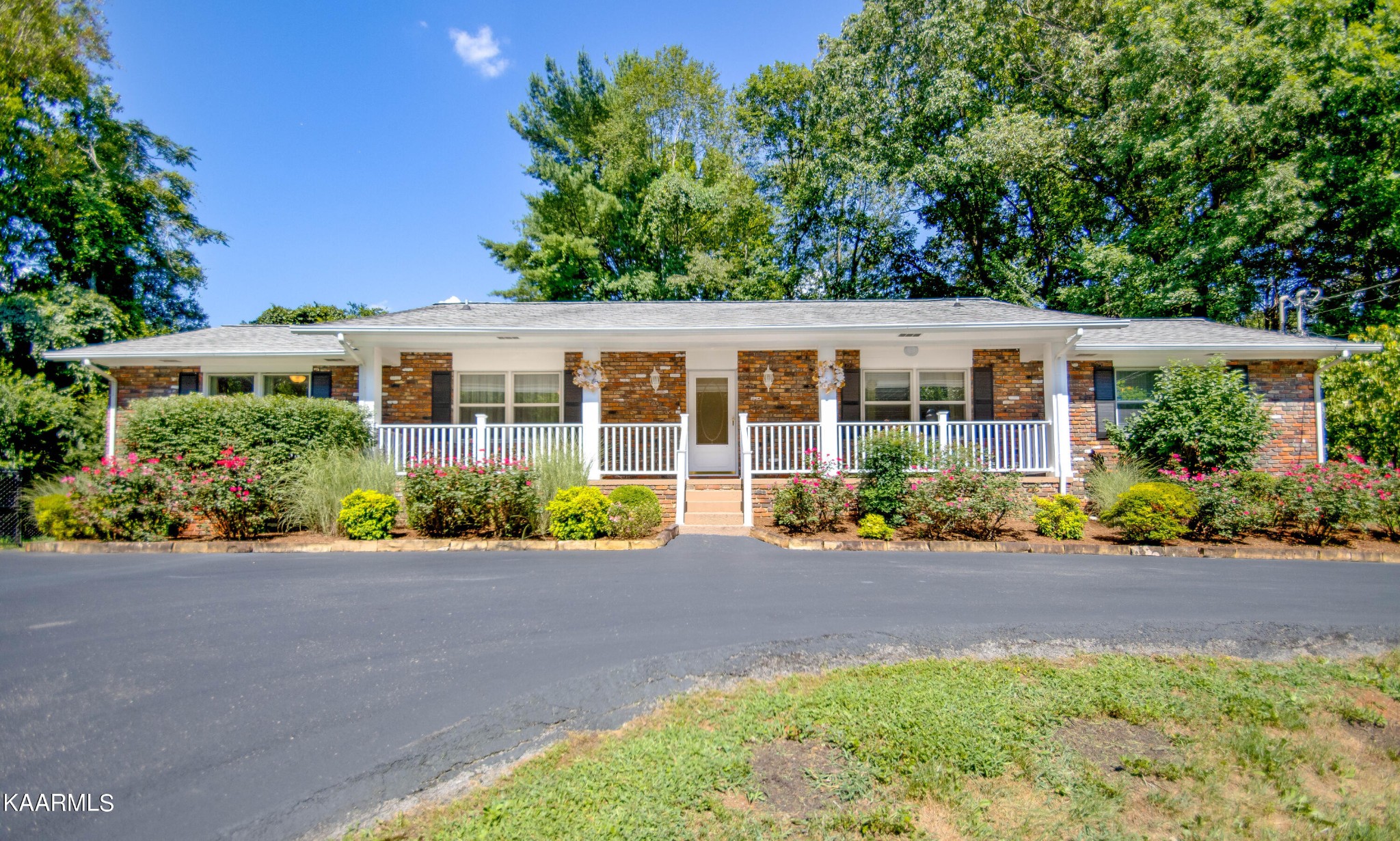 710 Crest Forest Road Knoxville, TN 37923 - Photo 1 of 40