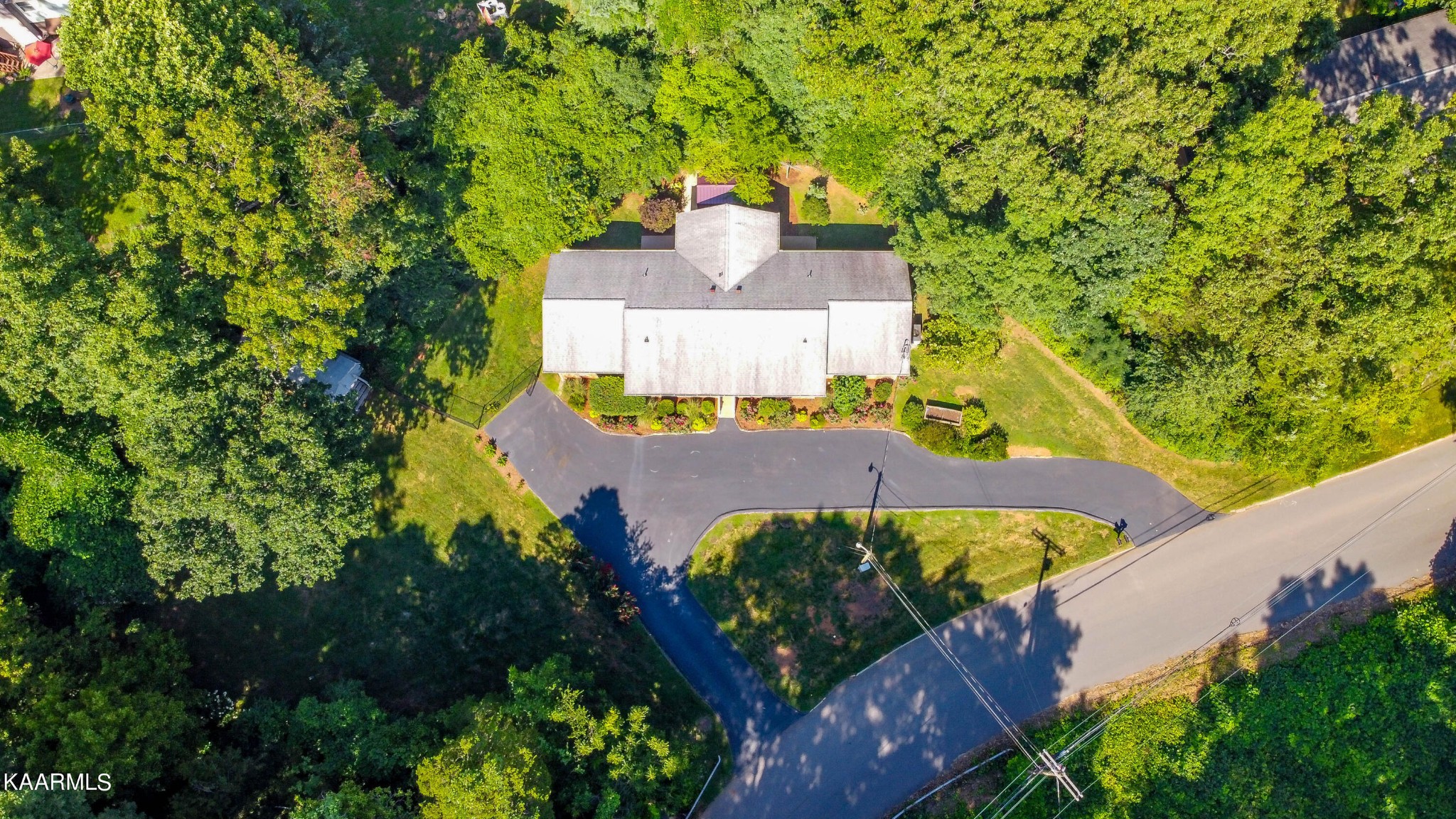 710 Crest Forest Road Knoxville, TN 37923 - Photo 3 of 40