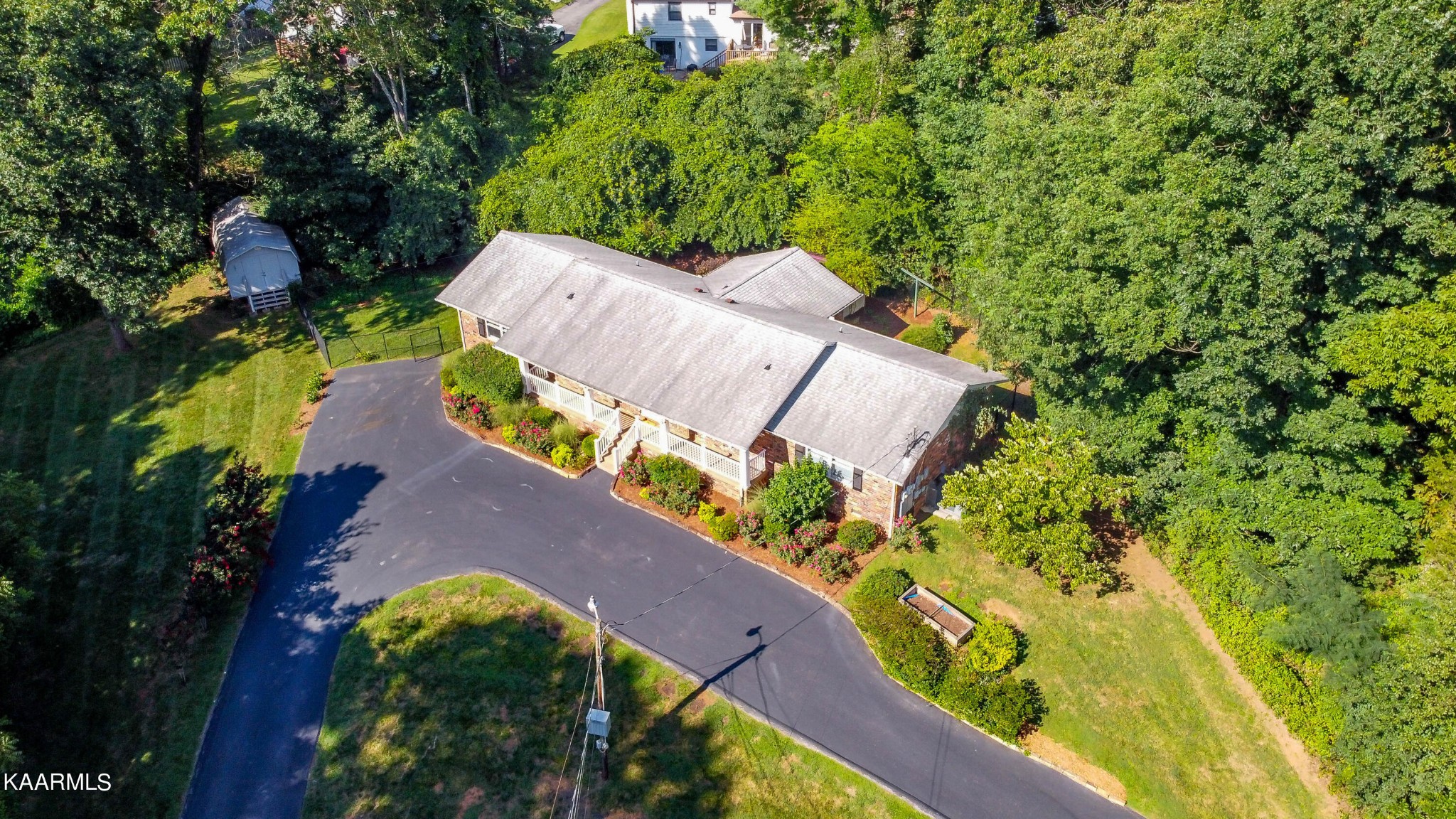 710 Crest Forest Road Knoxville, TN 37923 - Photo 4 of 40