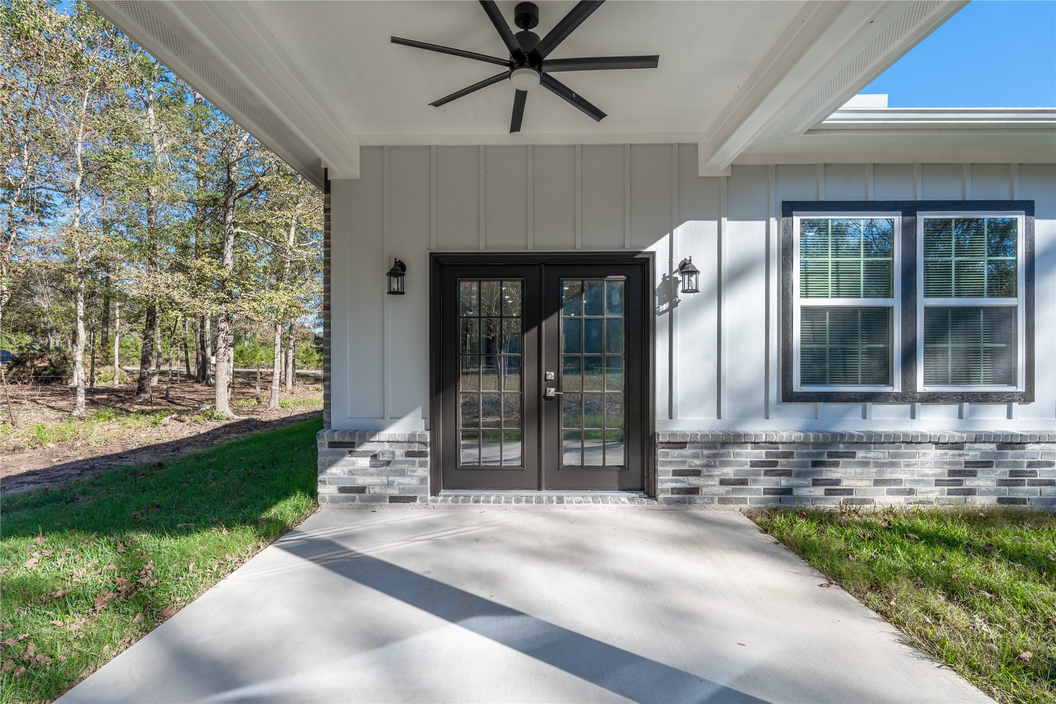 164 County Road 3370 Cleveland, TX 77327 - Photo 26 of 28 a front view of a house with a yard