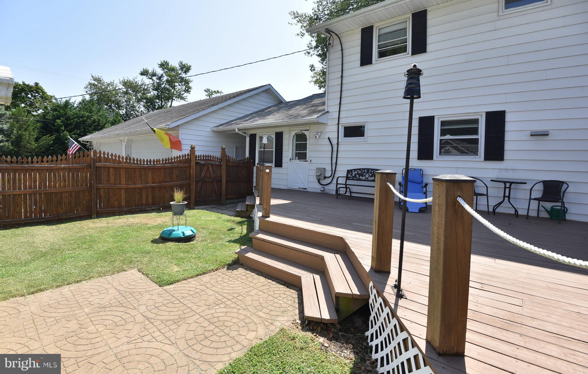 7826 Harbor Road Pasadena, MD 21122 - Photo 21 of 66 Rope railing gives it the beachy nautical look.
