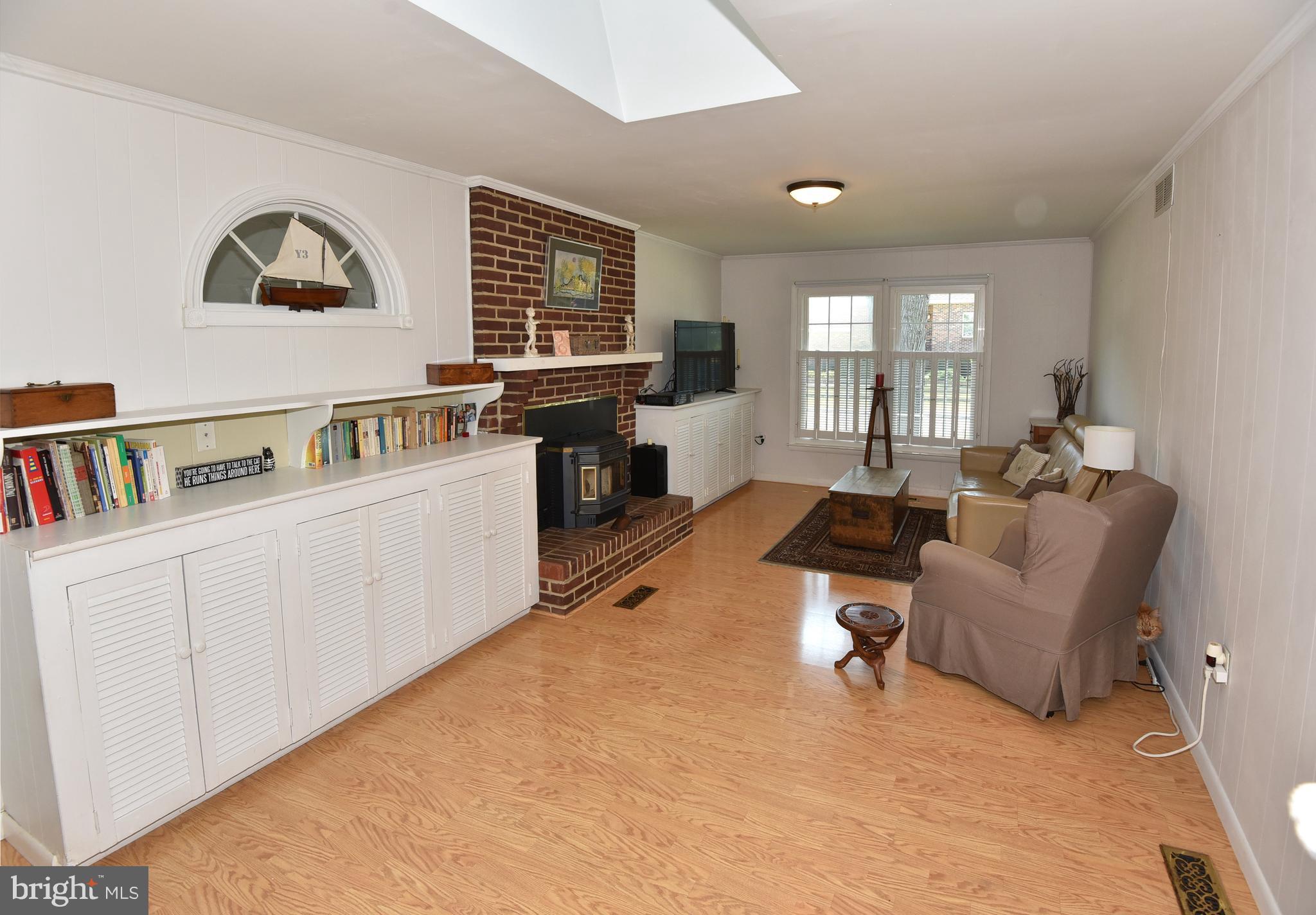 7826 Harbor Road Pasadena, MD 21122 - Photo 27 of 66 Living room with fireplace.
