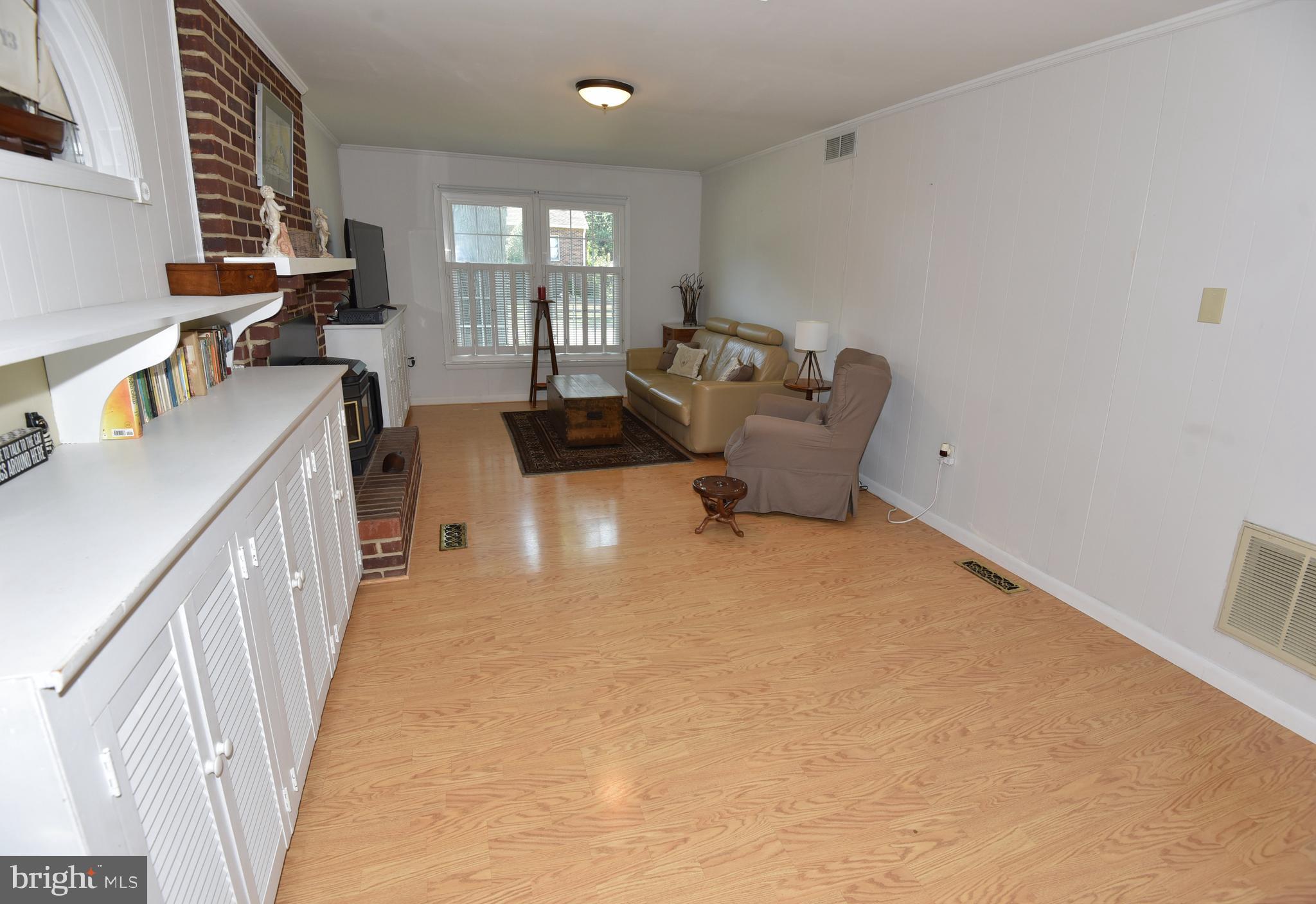 7826 Harbor Road Pasadena, MD 21122 - Photo 28 of 66 Long living room.