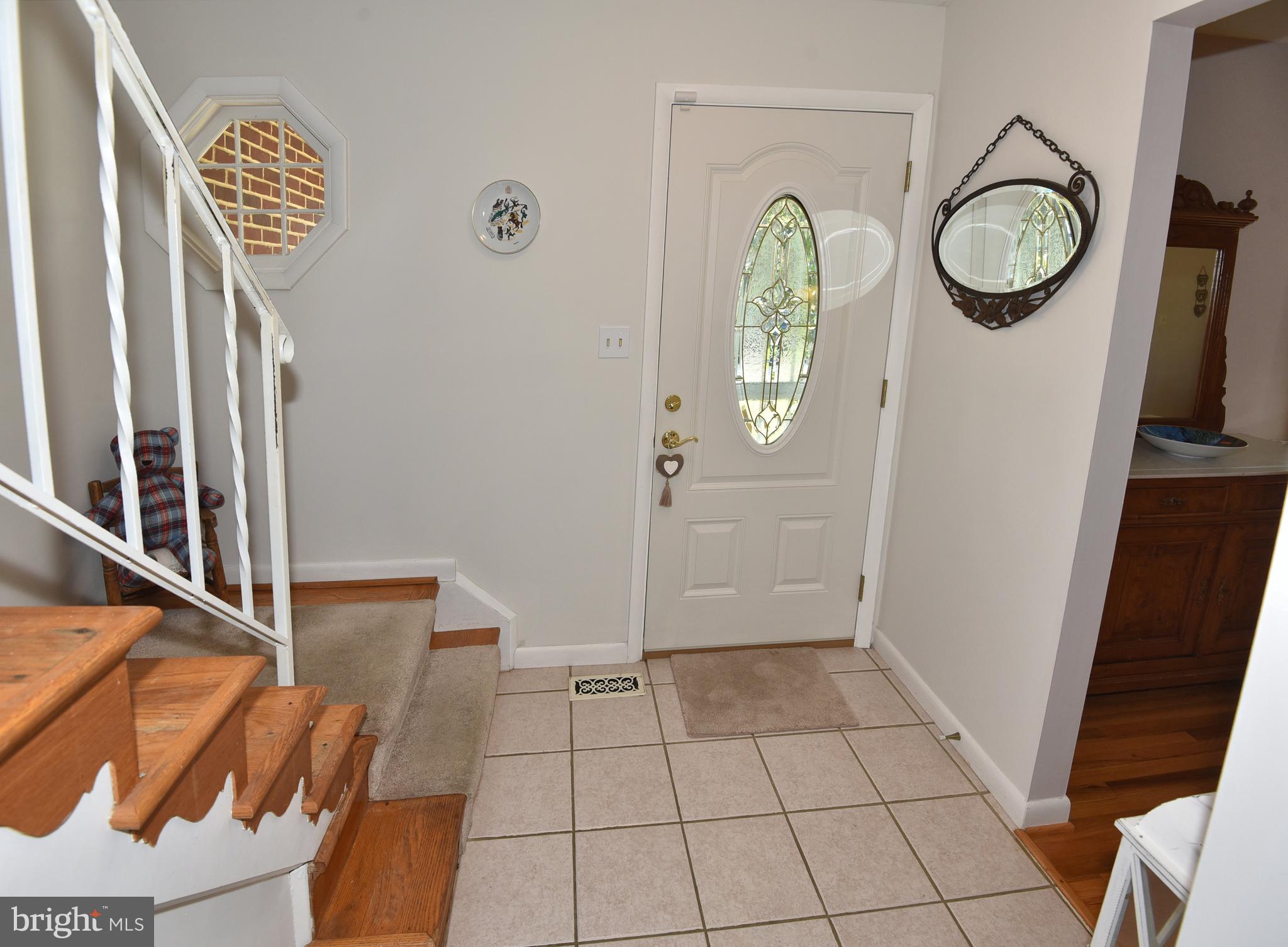 7826 Harbor Road Pasadena, MD 21122 - Photo 30 of 66 View of foyer.
