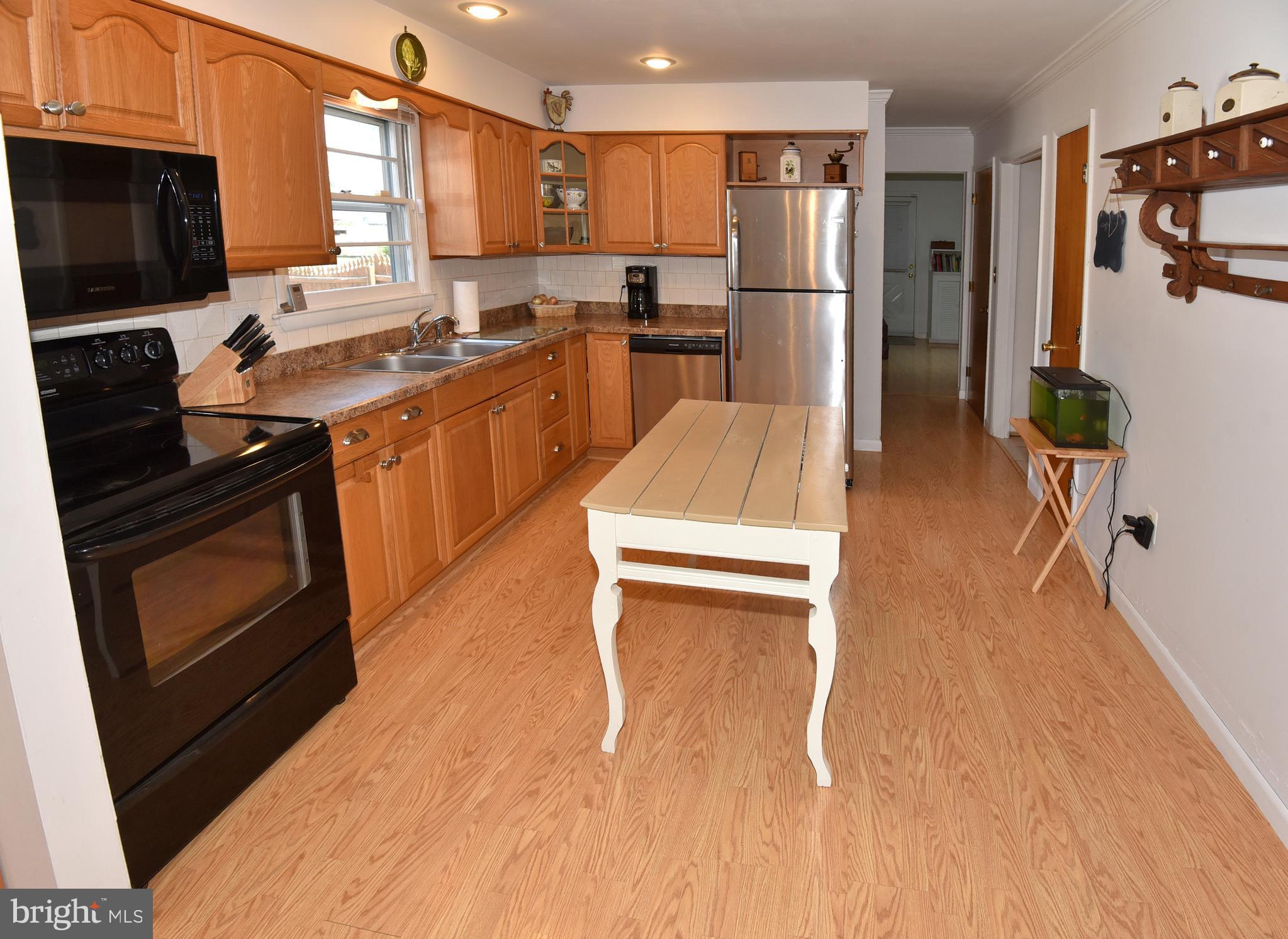 7826 Harbor Road Pasadena, MD 21122 - Photo 37 of 66 Table subsituting as an island in kitchen.