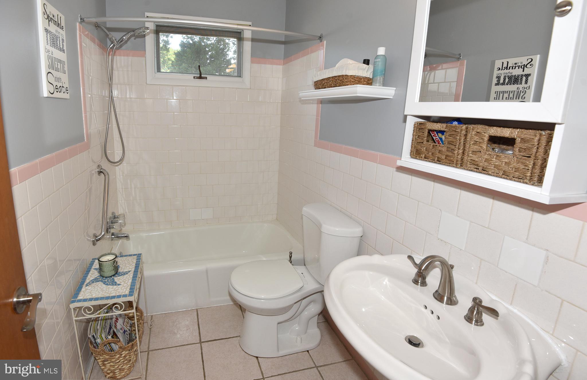 7826 Harbor Road Pasadena, MD 21122 - Photo 5 of 66 Full bath.