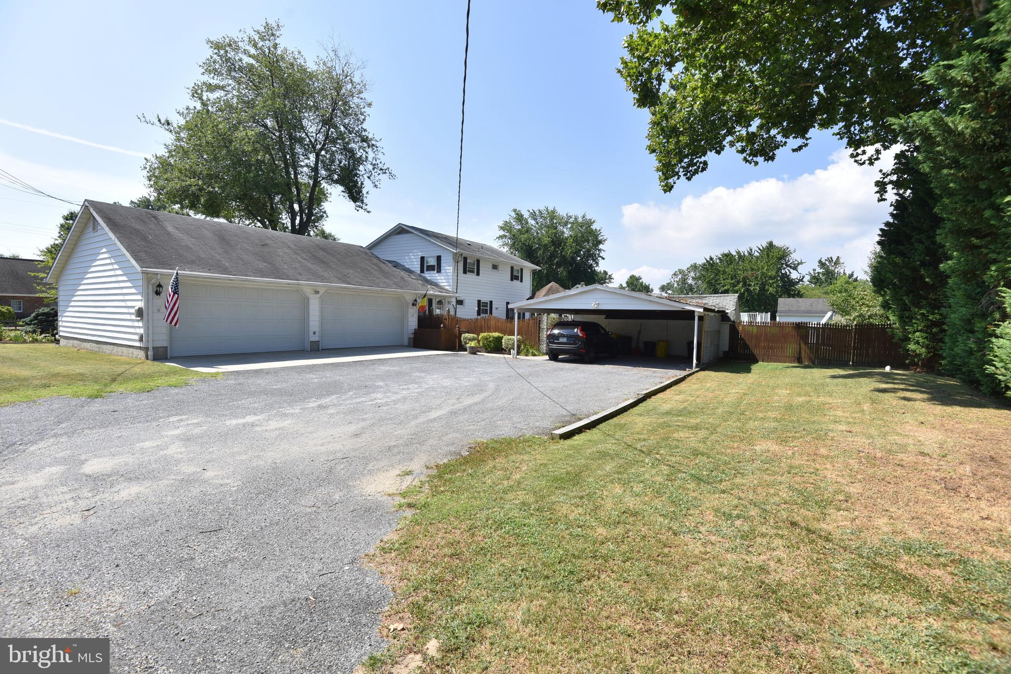 7826 Harbor Road Pasadena, MD 21122 - Photo 9 of 66 Large driveway for all your parties.
