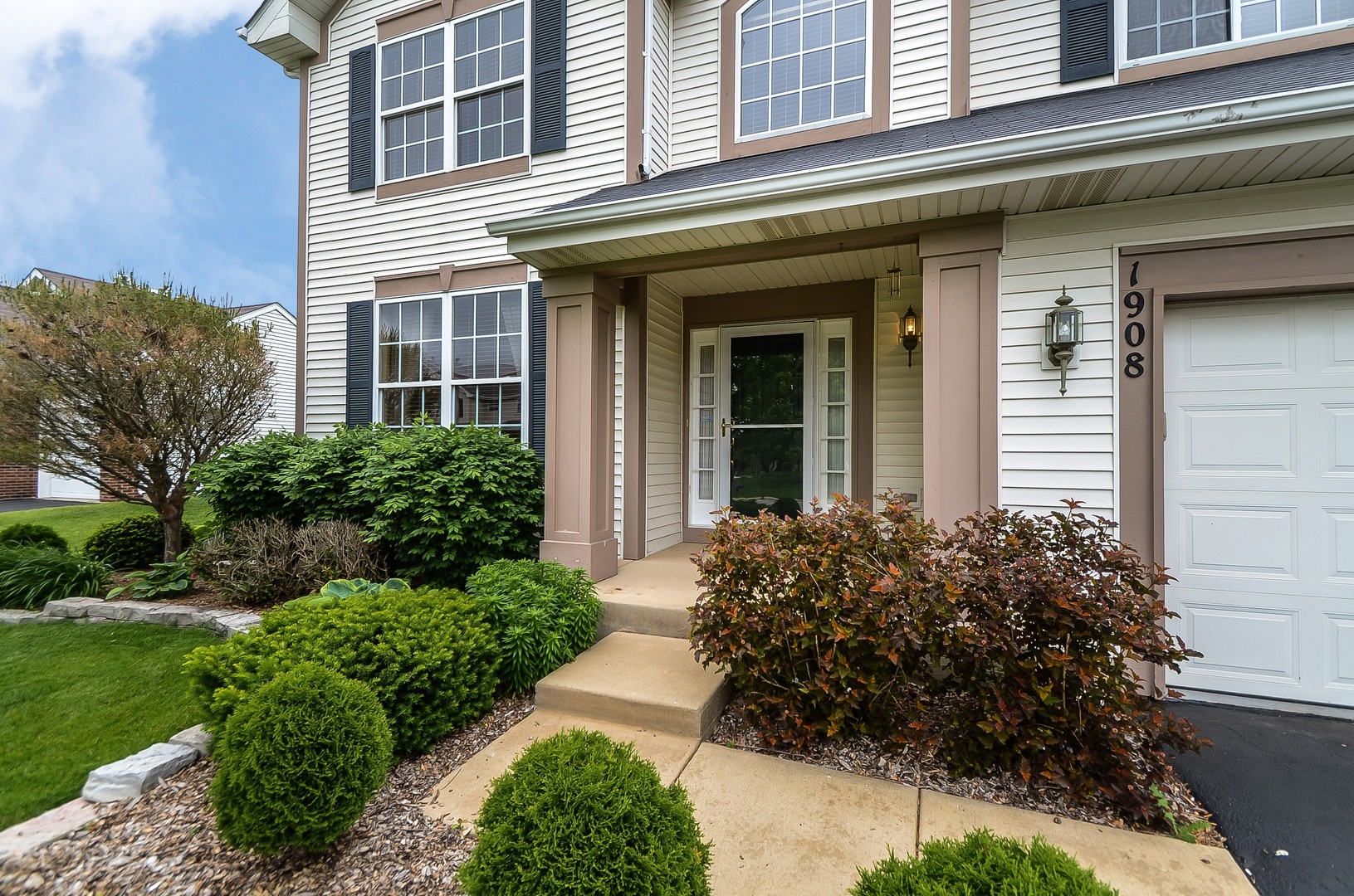 1908 Olde Mill Lane McHenry, IL 60050 - Photo 2 of 20