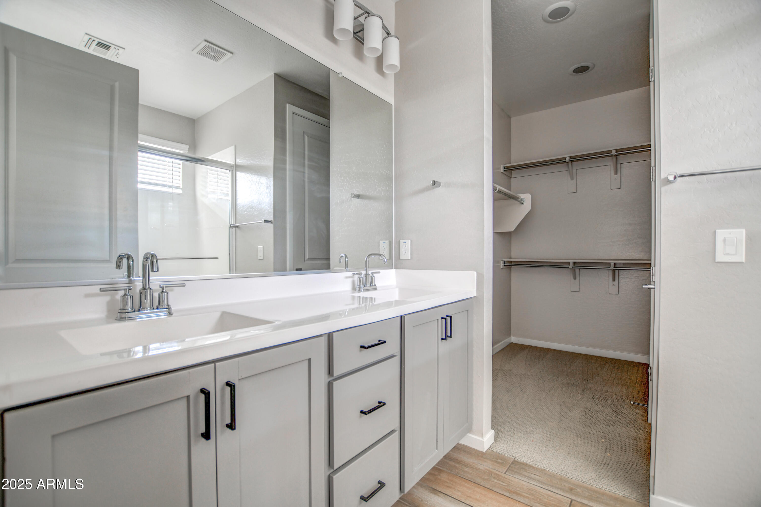 901 South Smith Road, Unit 1045 Tempe, AZ 85281 - Photo 17 of 32 Primary Bath