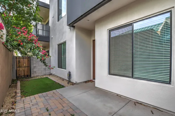$549,900 | 901 South Smith Road, Unit 1045, Tempe, AZ 85281