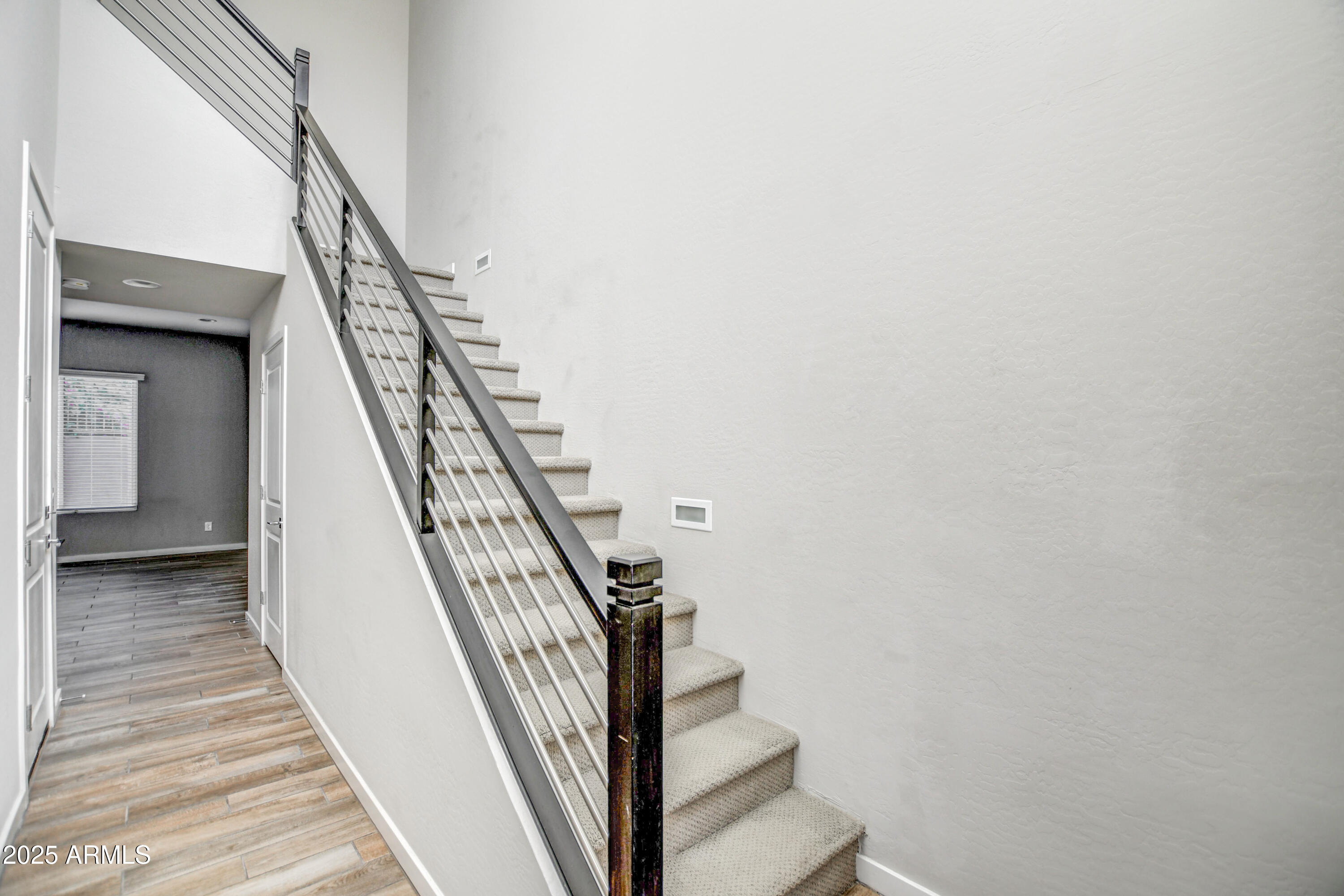 901 South Smith Road, Unit 1045 Tempe, AZ 85281 - Photo 3 of 32 Entry/Staircase