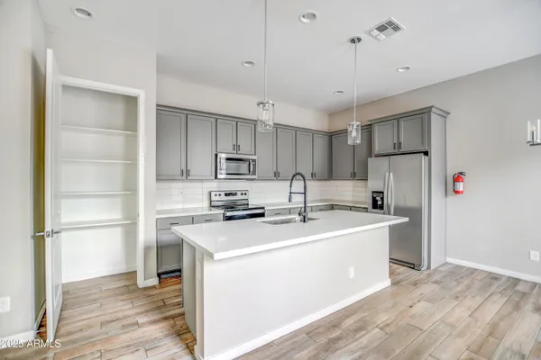 $549,900 | 901 South Smith Road, Unit 1045, Tempe, AZ 85281