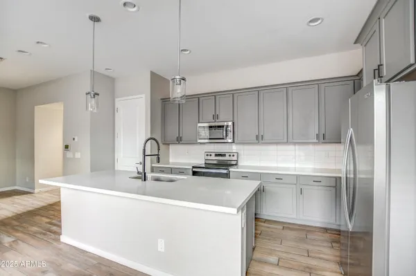 $549,900 | 901 South Smith Road, Unit 1045, Tempe, AZ 85281