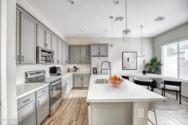 $549,900 | 901 South Smith Road, Unit 1045, Tempe, AZ 85281